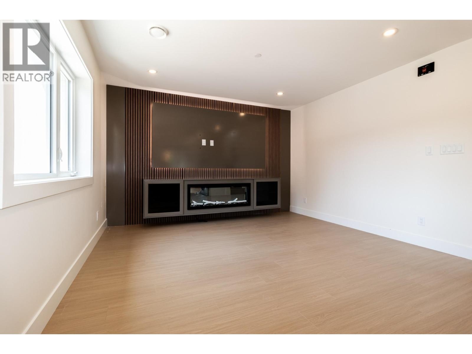 












1108 MAGEE STREET

,
Squamish,




British Columbia
V8B0E8

