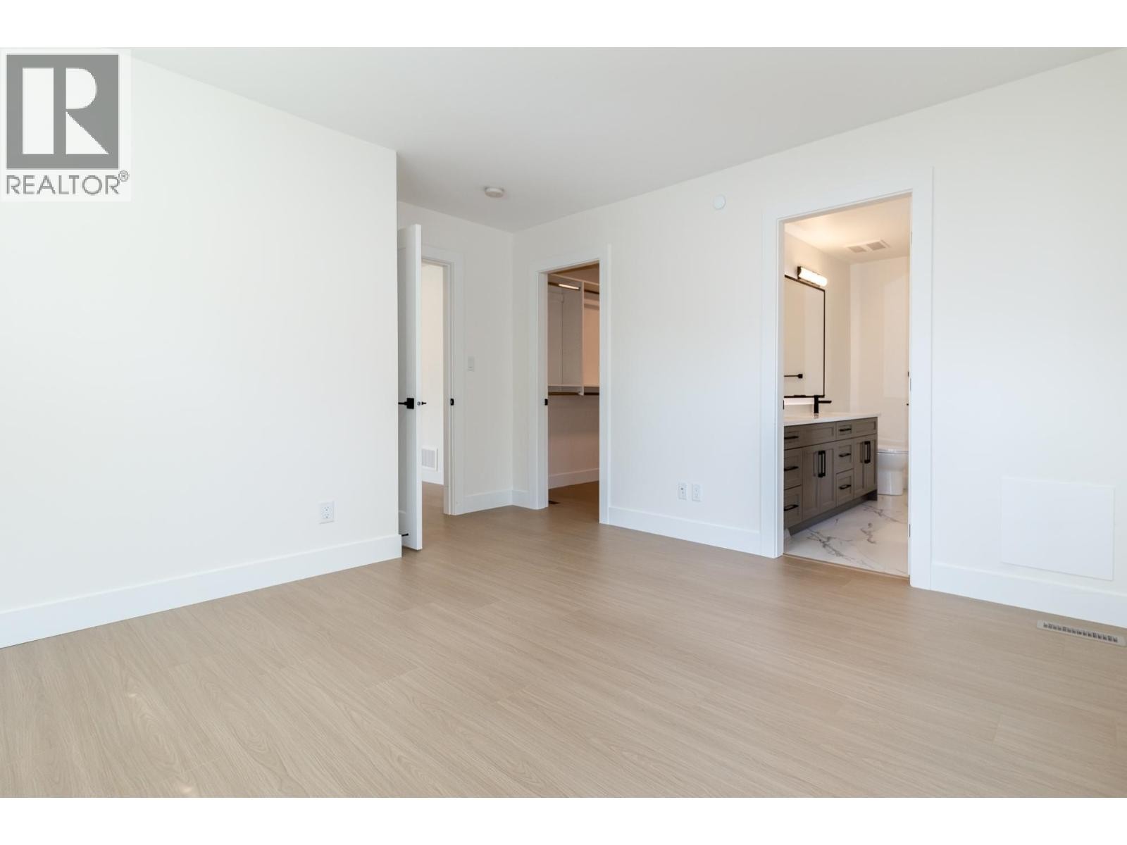 












1108 MAGEE STREET

,
Squamish,




British Columbia
V8B0E8

