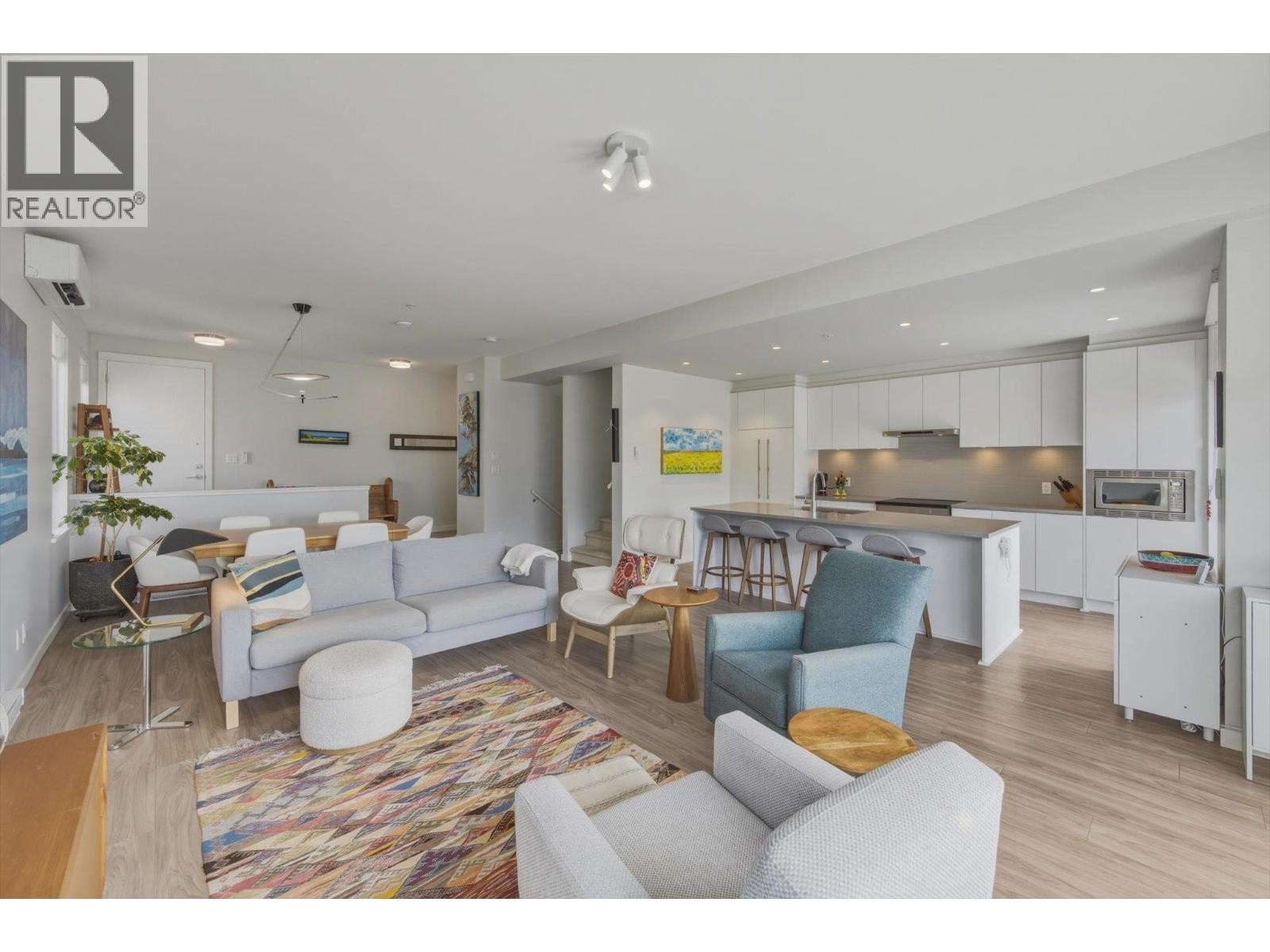 












41235 HIGHLINE PLACE

,
Squamish,




British Columbia
V8B1C2

