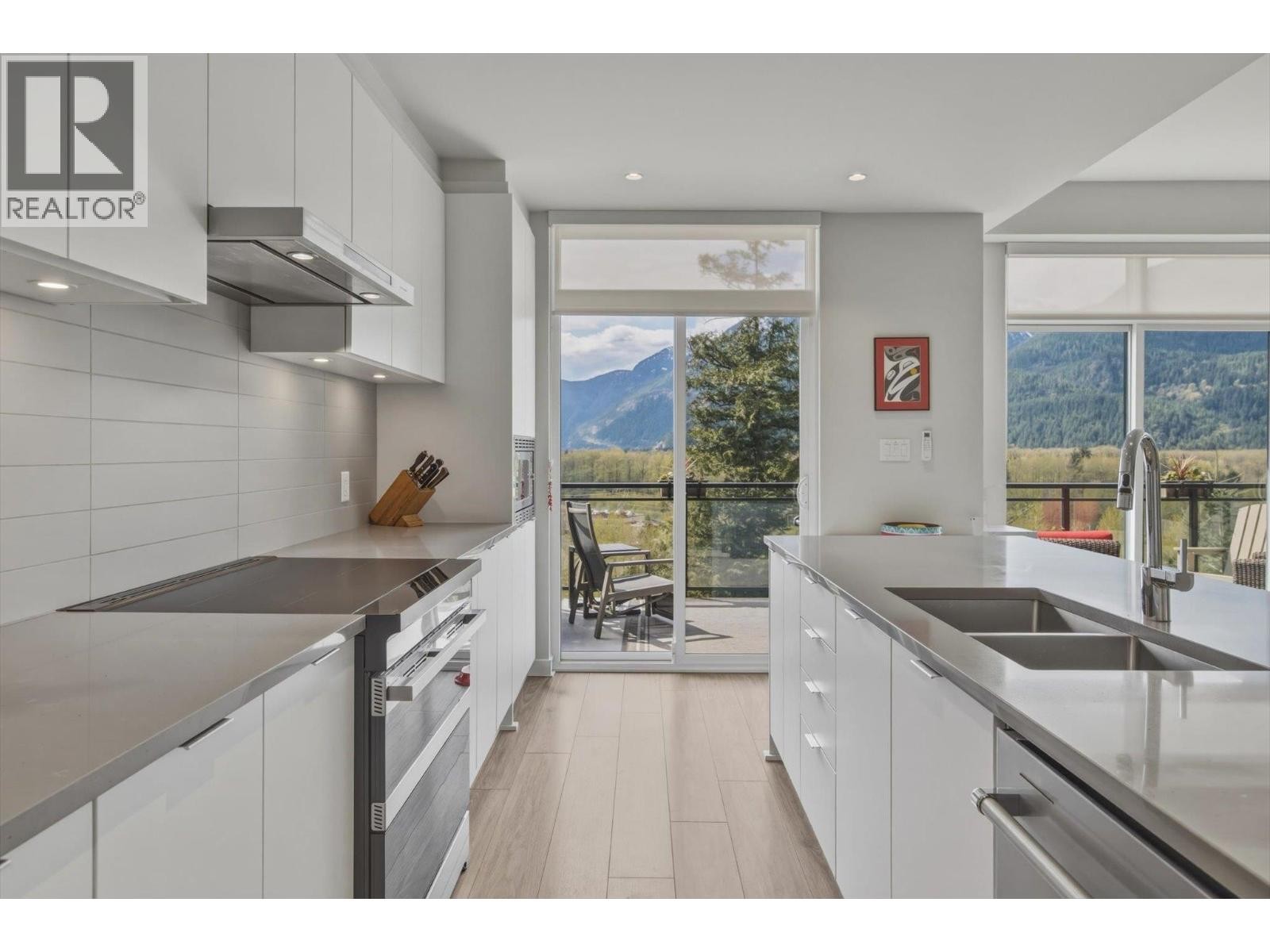 












41235 HIGHLINE PLACE

,
Squamish,




British Columbia
V8B1C2

