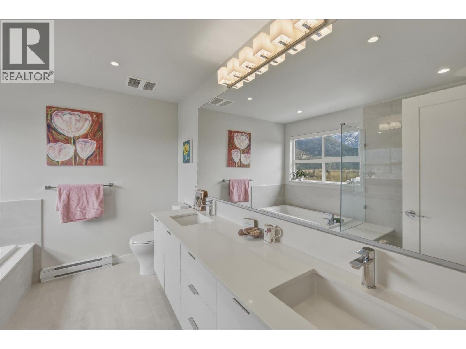 












41235 HIGHLINE PLACE

,
Squamish,




British Columbia
V8B1C2

