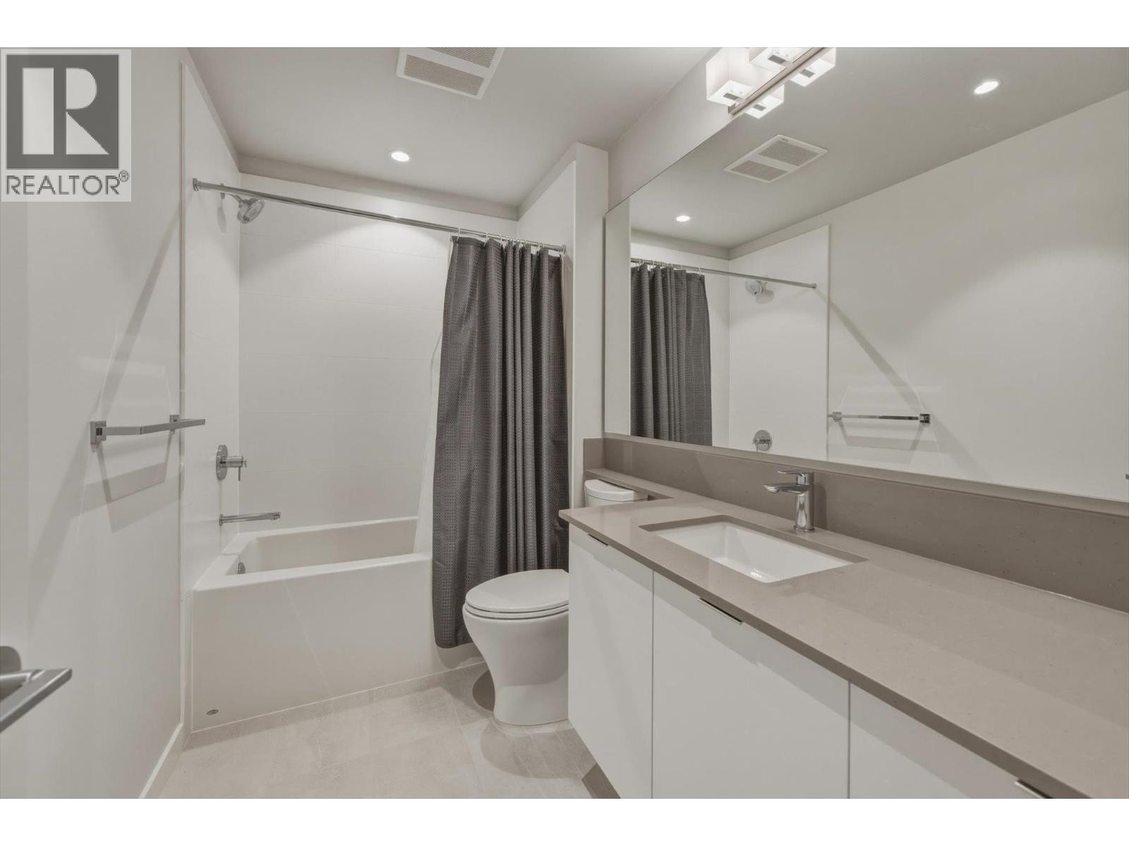 












41235 HIGHLINE PLACE

,
Squamish,




British Columbia
V8B1C2

