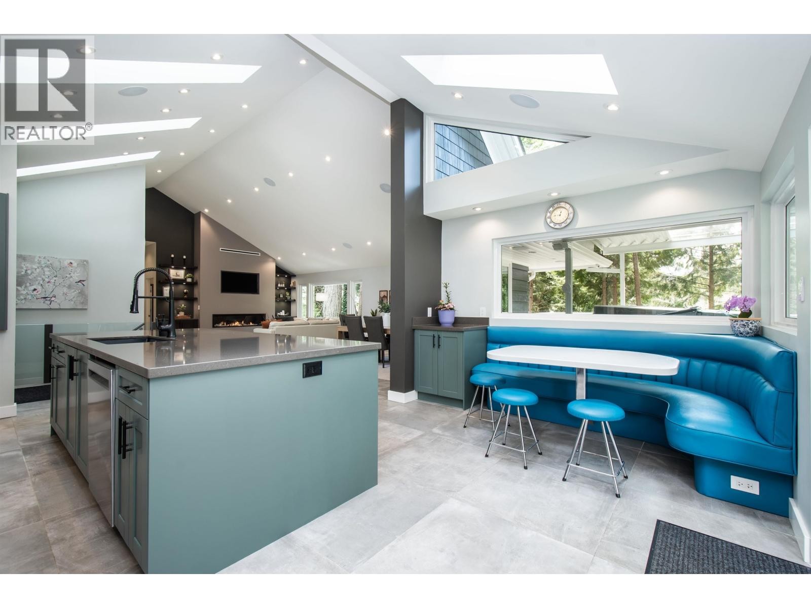 












2551 HYANNIS POINT

,
North Vancouver,




British Columbia
V7H1R9

