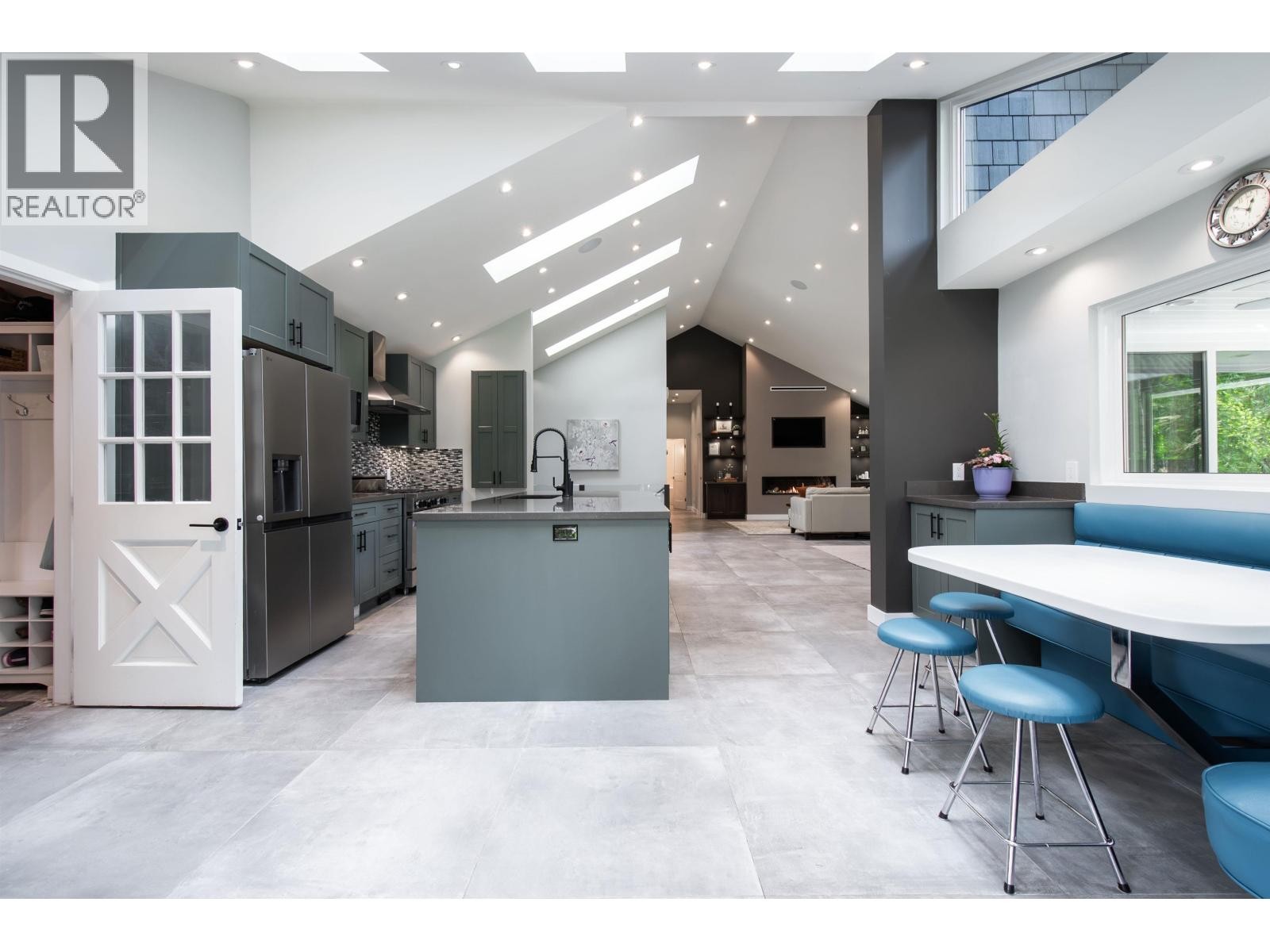 












2551 HYANNIS POINT

,
North Vancouver,




British Columbia
V7H1R9

