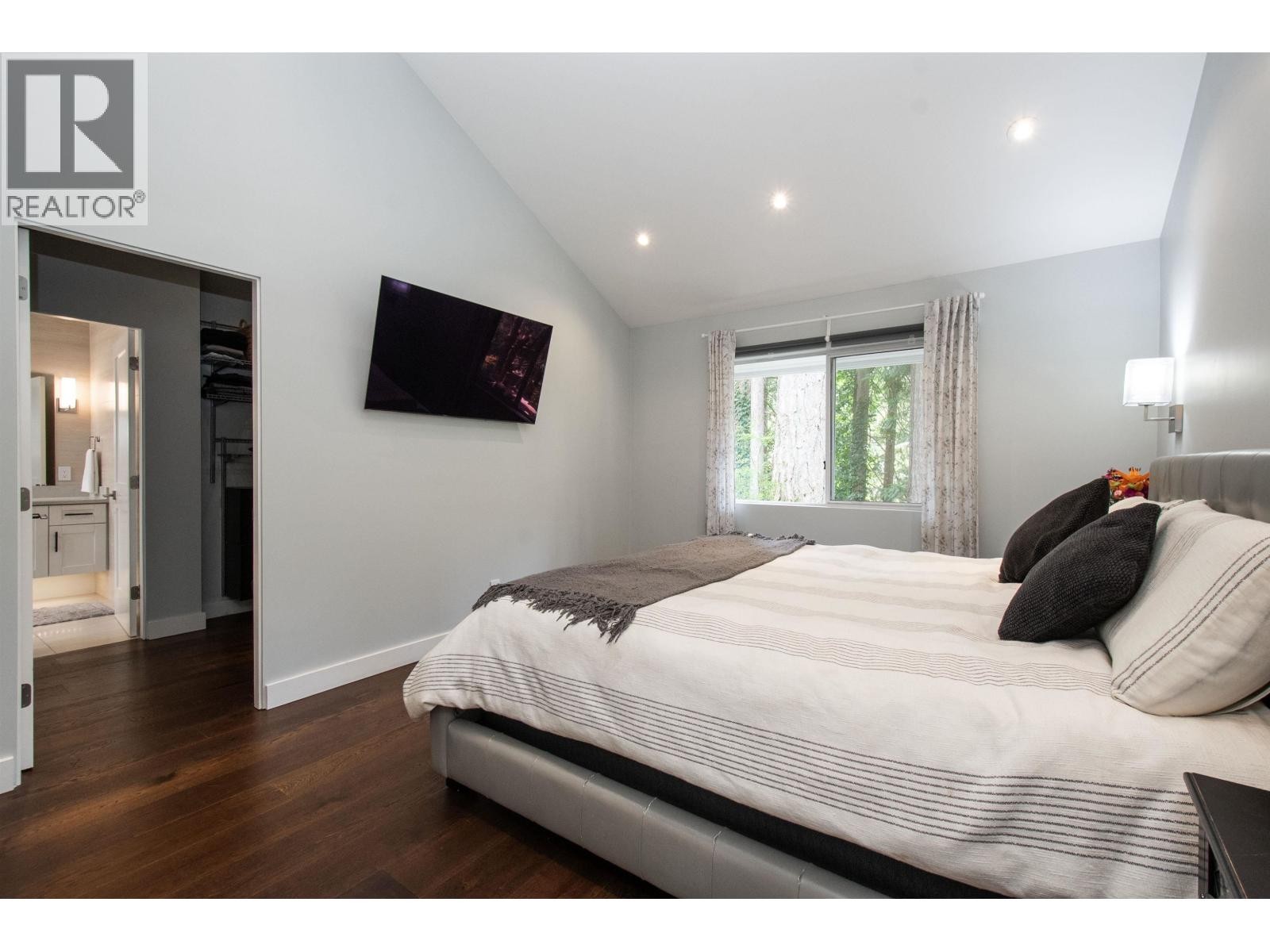 












2551 HYANNIS POINT

,
North Vancouver,




British Columbia
V7H1R9

