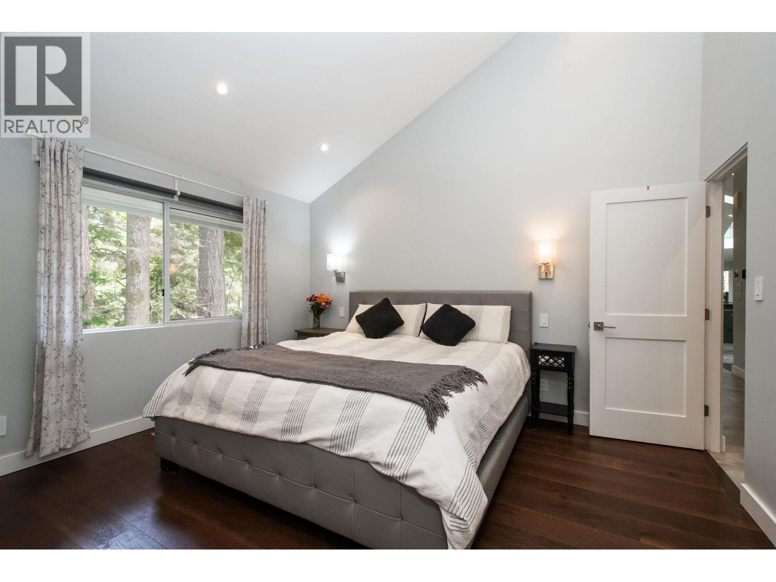 












2551 HYANNIS POINT

,
North Vancouver,




British Columbia
V7H1R9

