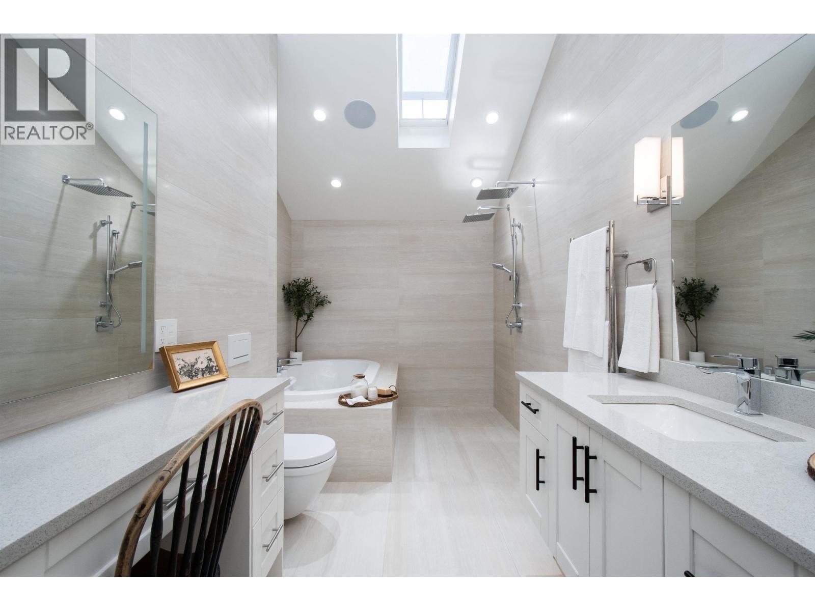 












2551 HYANNIS POINT

,
North Vancouver,




British Columbia
V7H1R9

