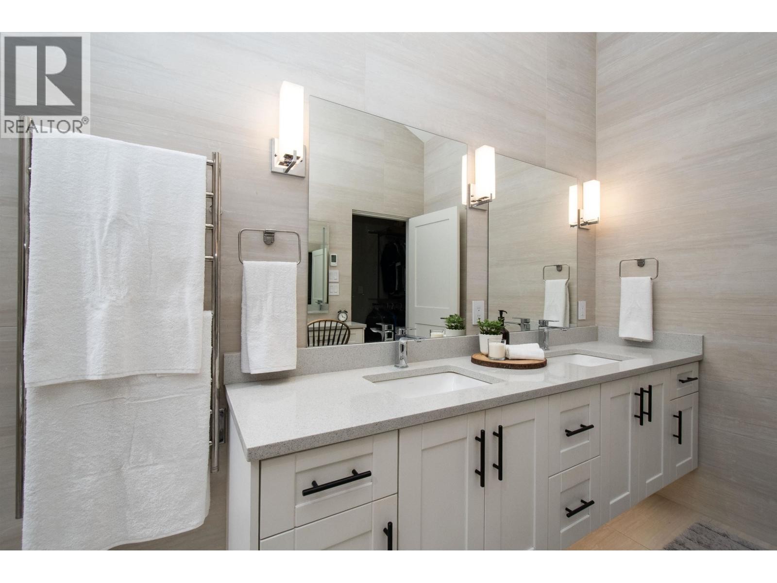 












2551 HYANNIS POINT

,
North Vancouver,




British Columbia
V7H1R9

