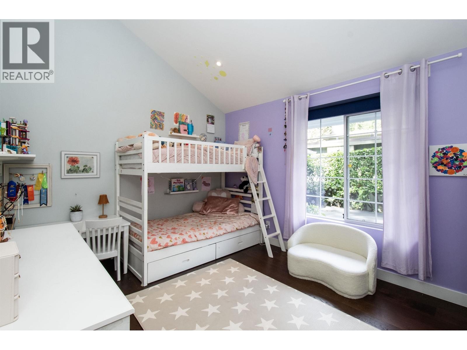 












2551 HYANNIS POINT

,
North Vancouver,




British Columbia
V7H1R9

