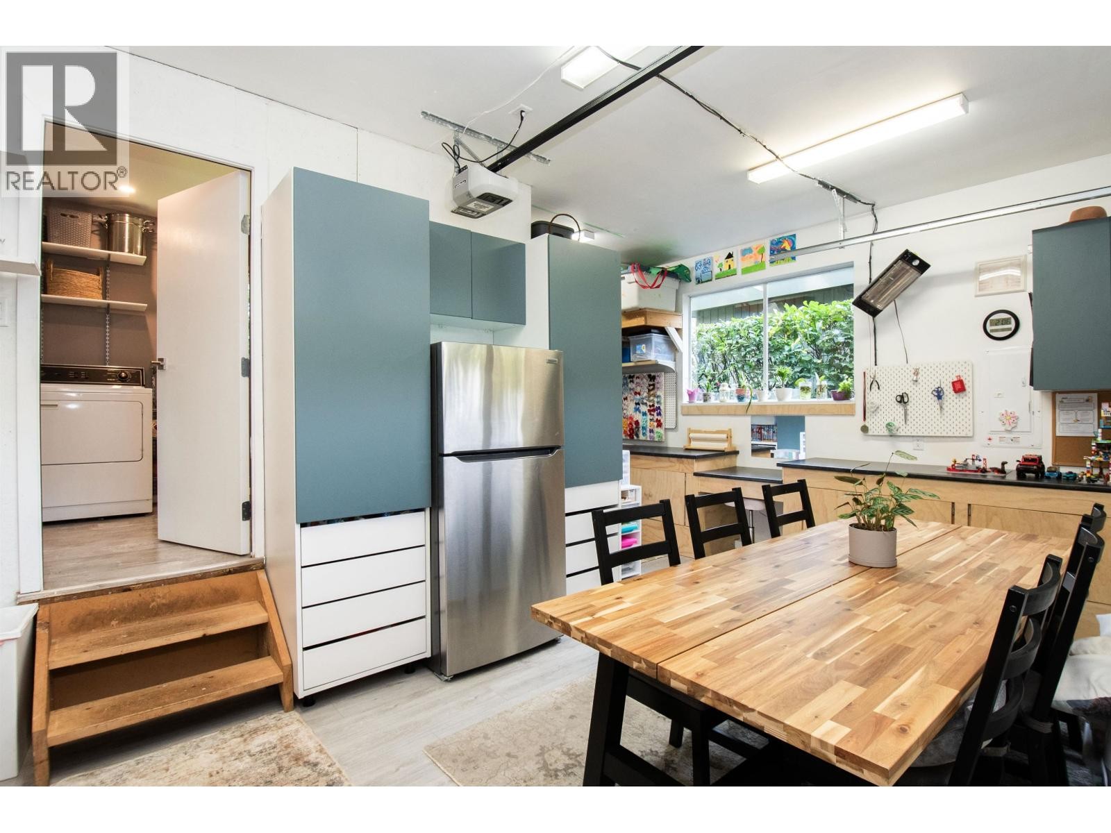












2551 HYANNIS POINT

,
North Vancouver,




British Columbia
V7H1R9

