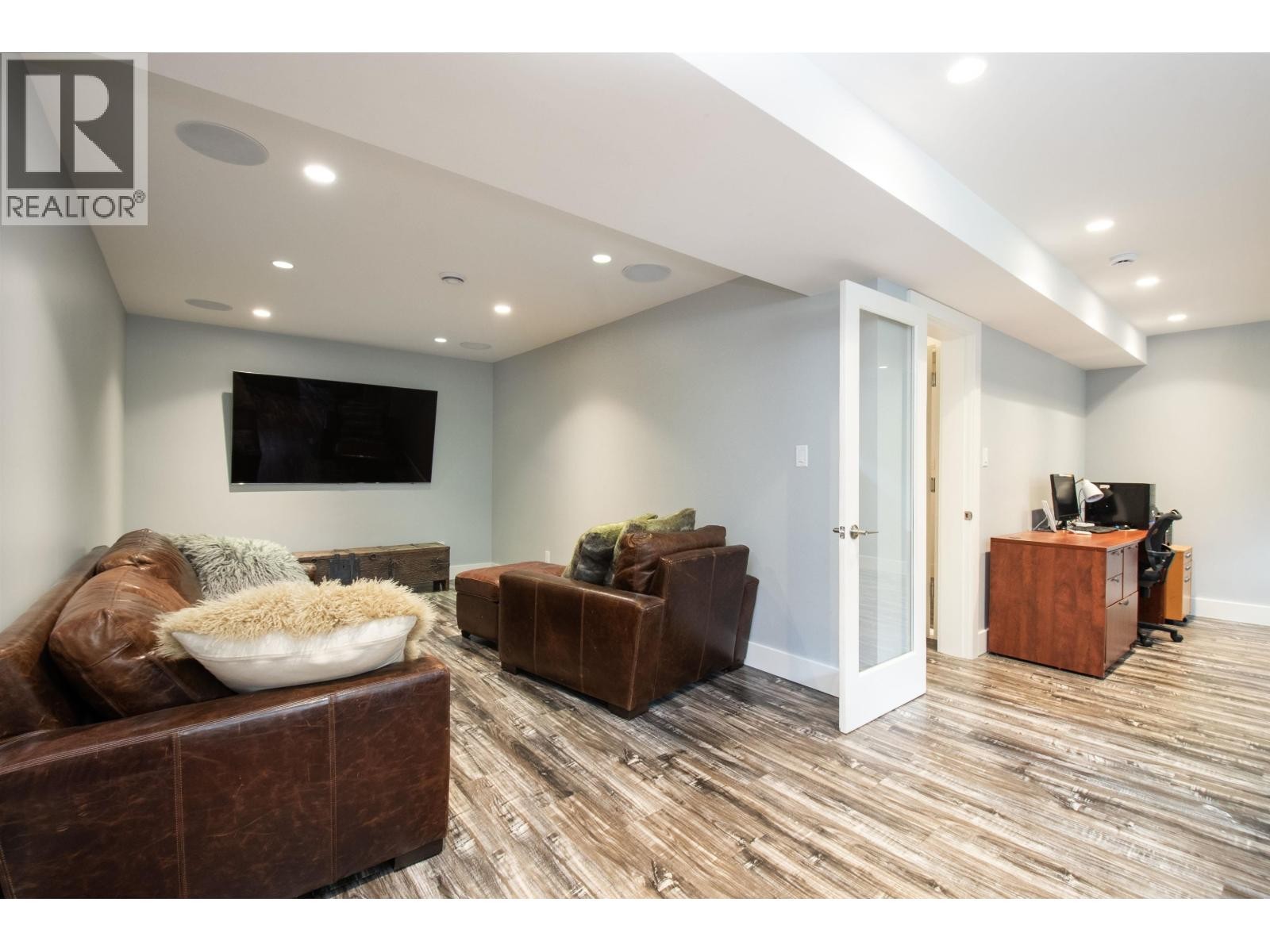 












2551 HYANNIS POINT

,
North Vancouver,




British Columbia
V7H1R9

