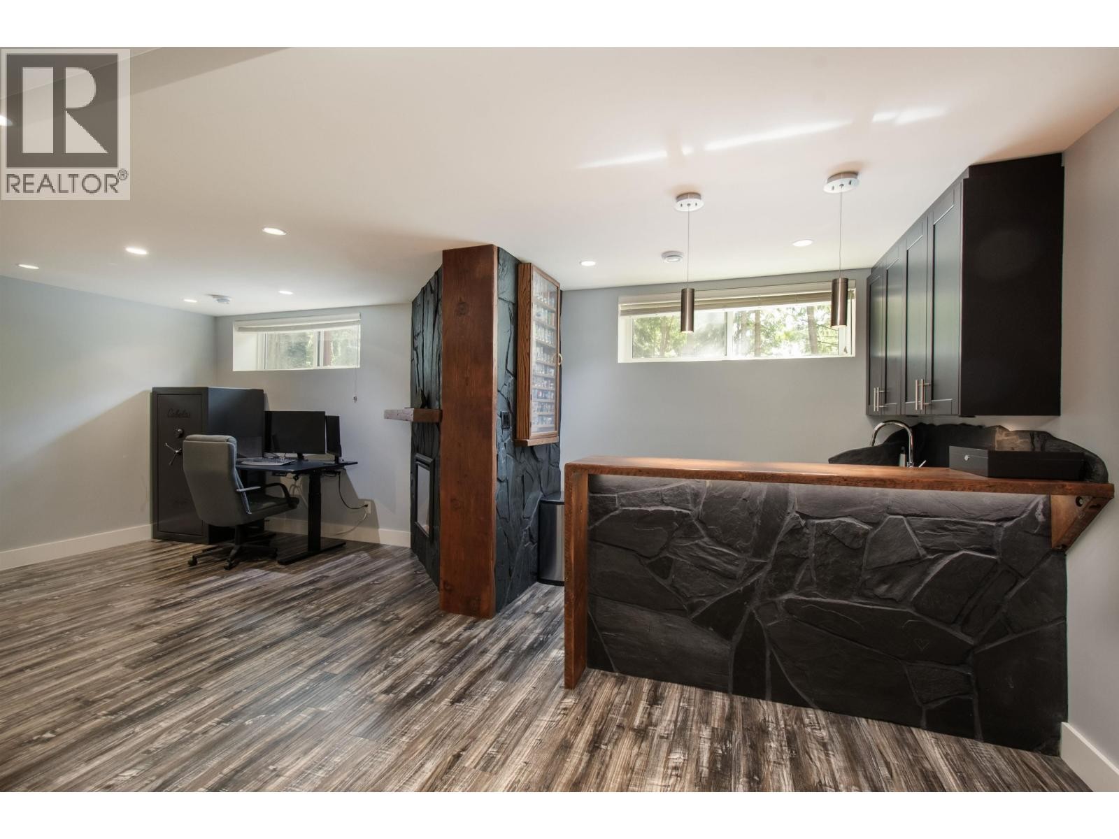 












2551 HYANNIS POINT

,
North Vancouver,




British Columbia
V7H1R9

