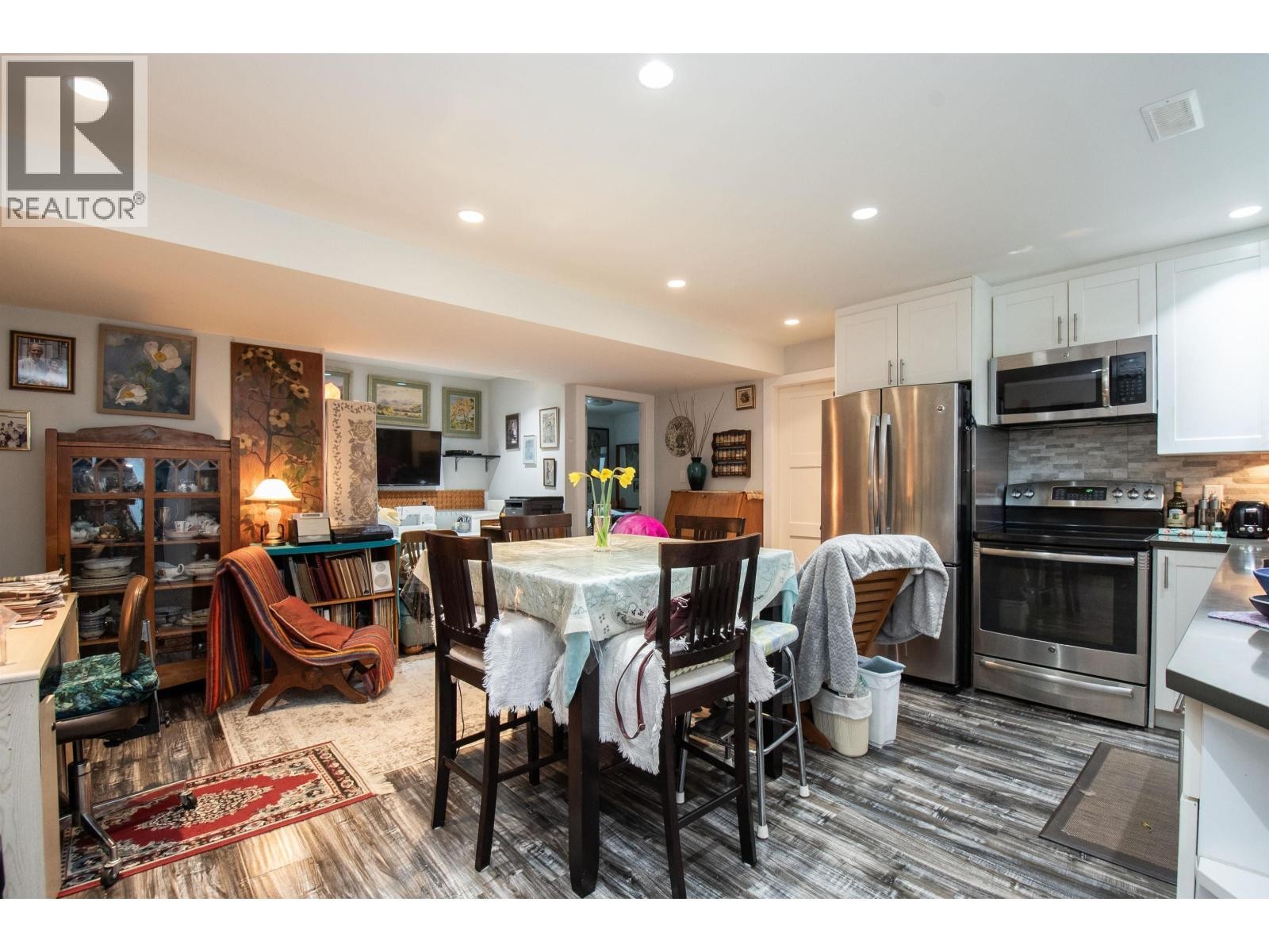 












2551 HYANNIS POINT

,
North Vancouver,




British Columbia
V7H1R9

