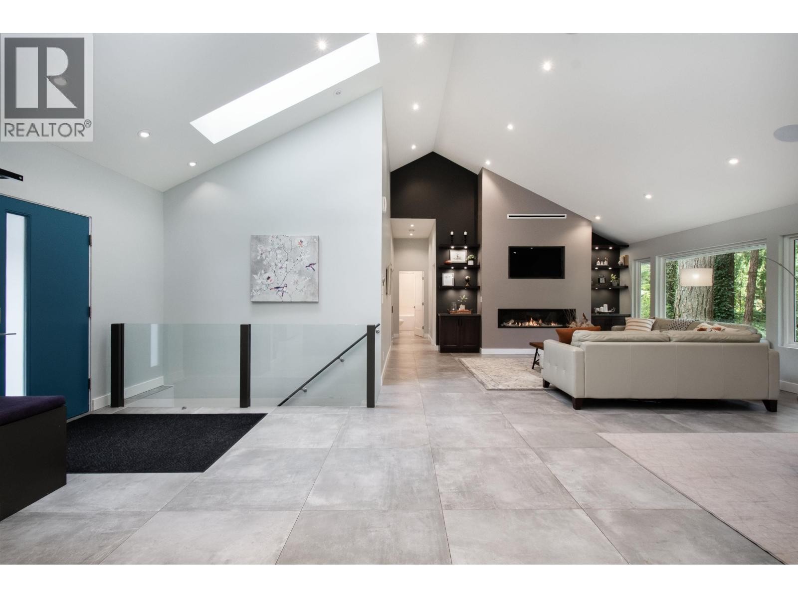 












2551 HYANNIS POINT

,
North Vancouver,




British Columbia
V7H1R9

