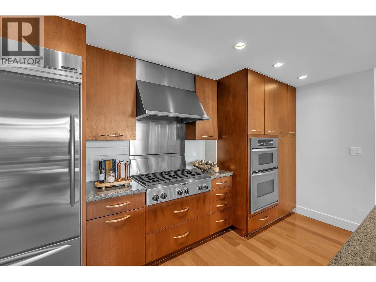 












702 3335 CYPRESS PLACE

,
West Vancouver,




British Columbia
V7S3J8

