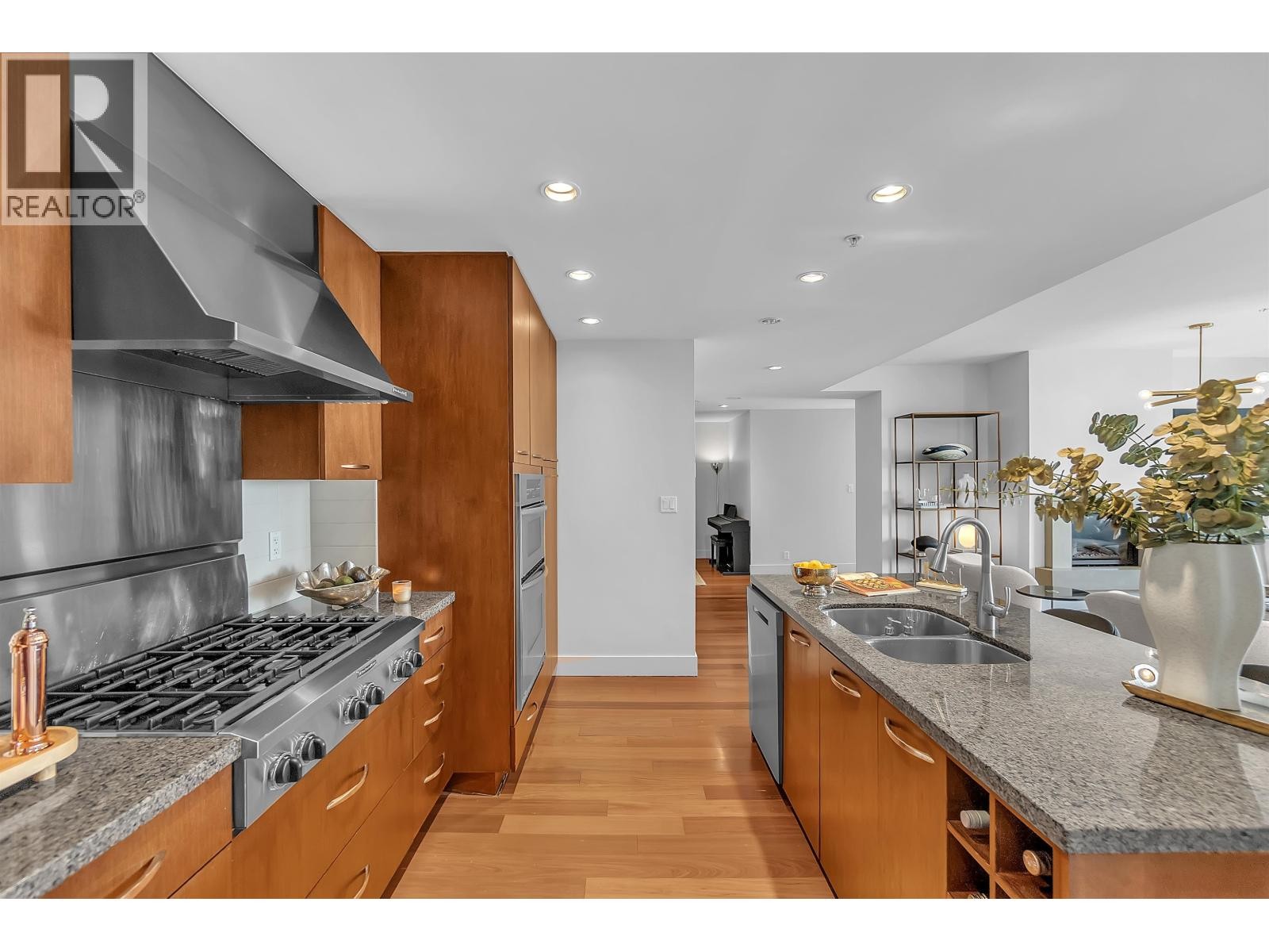 












702 3335 CYPRESS PLACE

,
West Vancouver,




British Columbia
V7S3J8

