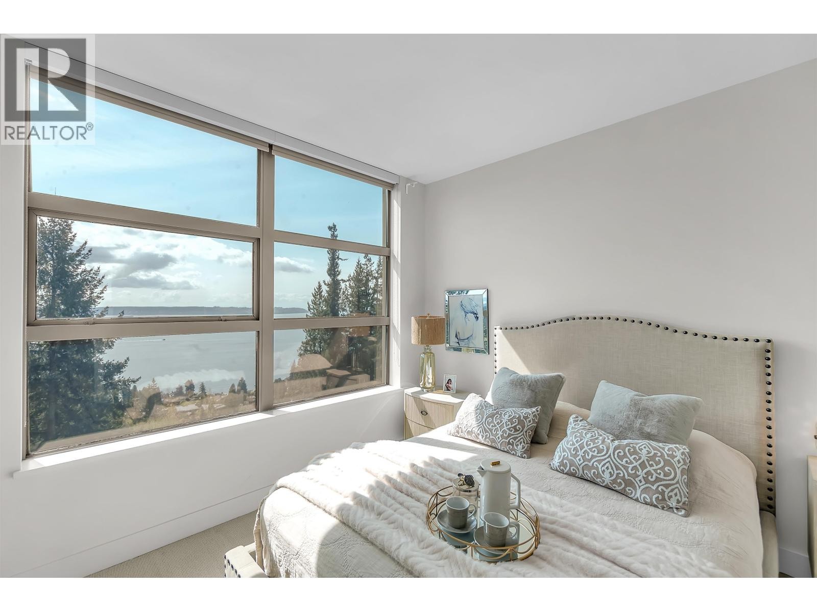 












702 3335 CYPRESS PLACE

,
West Vancouver,




British Columbia
V7S3J8

