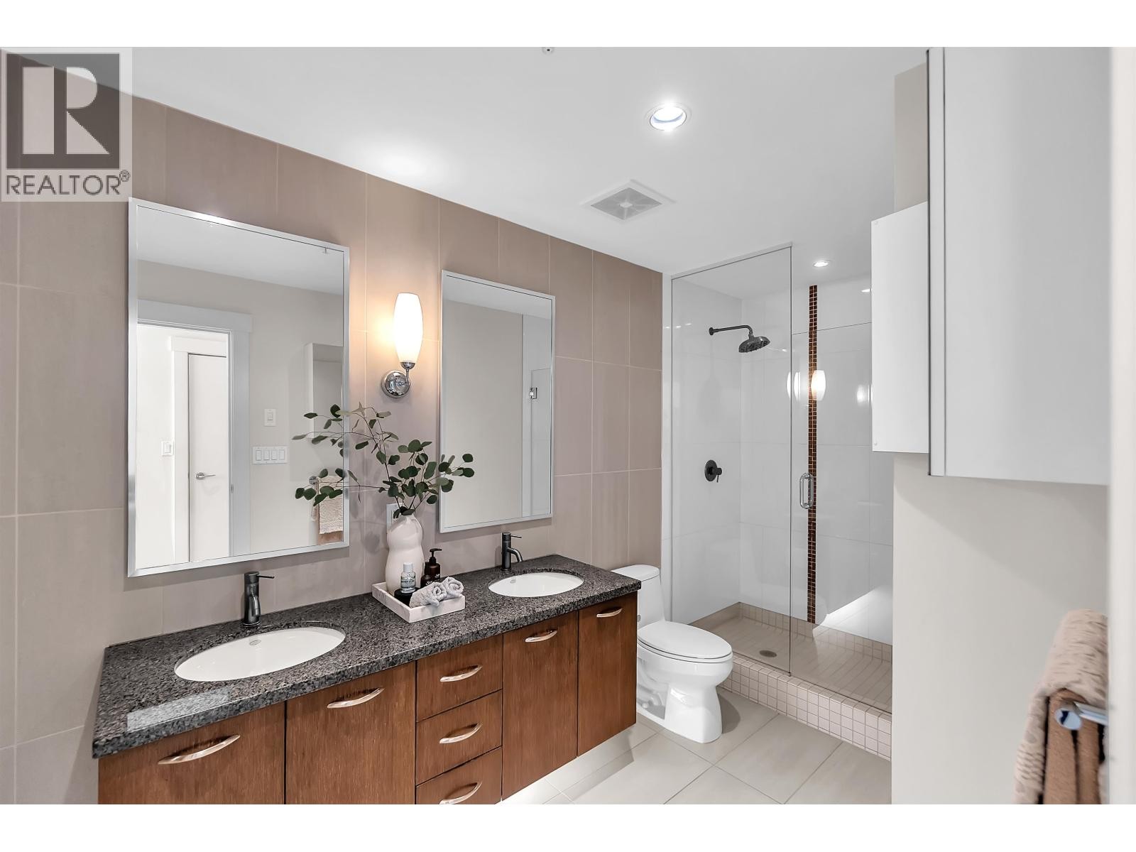 












702 3335 CYPRESS PLACE

,
West Vancouver,




British Columbia
V7S3J8

