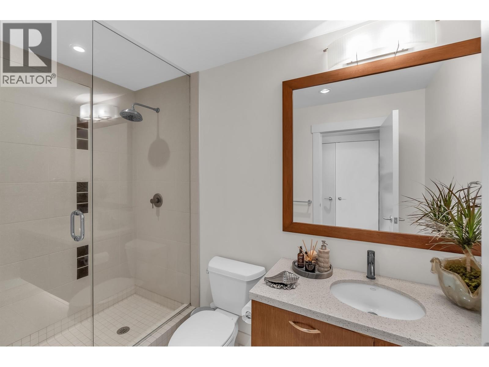 












702 3335 CYPRESS PLACE

,
West Vancouver,




British Columbia
V7S3J8


