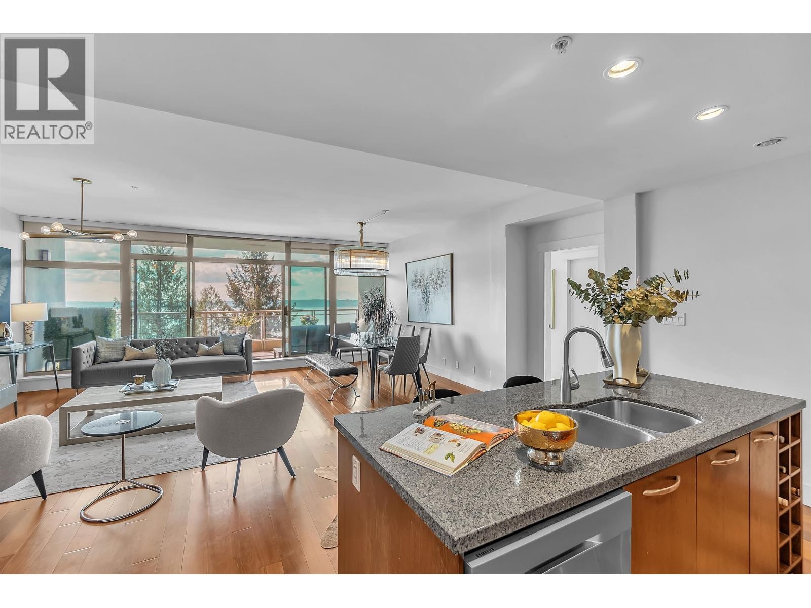 












702 3335 CYPRESS PLACE

,
West Vancouver,




British Columbia
V7S3J8

