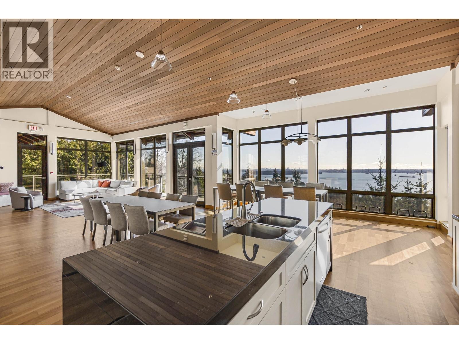 












702 3335 CYPRESS PLACE

,
West Vancouver,




British Columbia
V7S3J8

