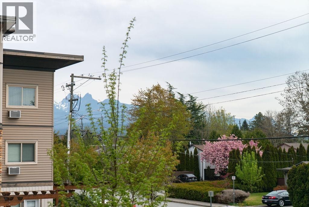












208 11913 BURNETT STREET

,
Maple Ridge,




British Columbia
V2X4N1


