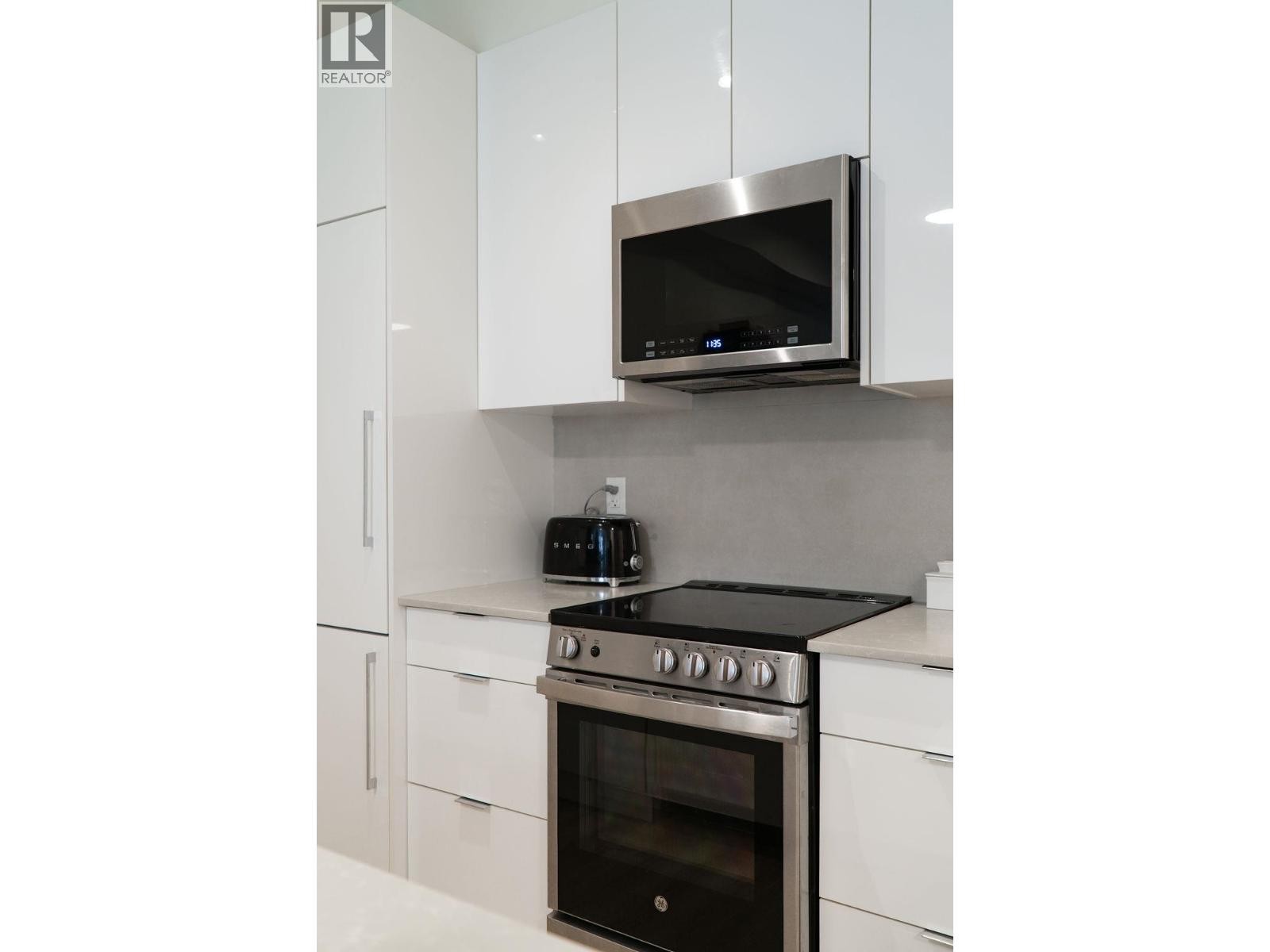












208 11913 BURNETT STREET

,
Maple Ridge,




British Columbia
V2X4N1

