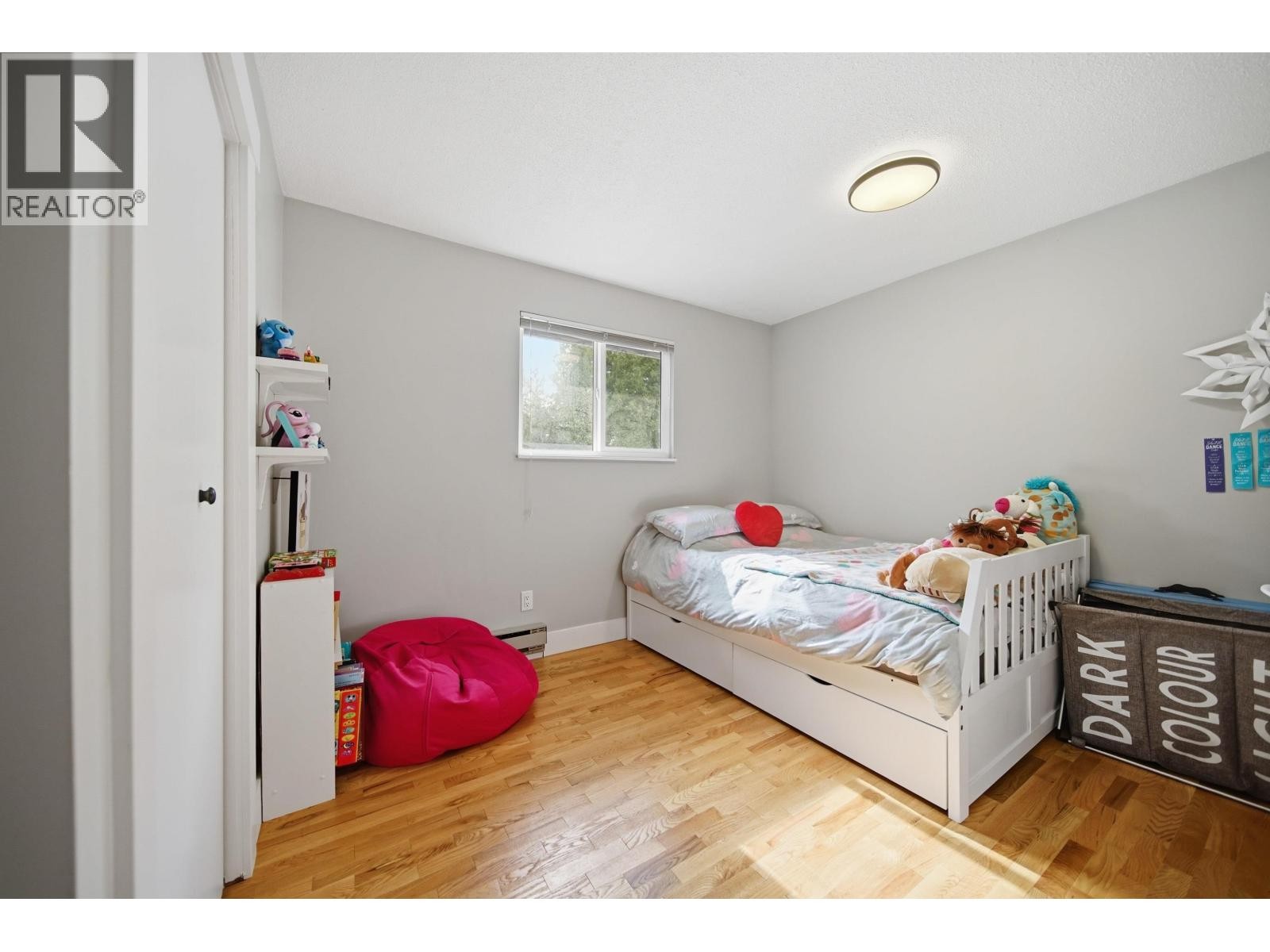 












21139 COOK AVENUE

,
Maple Ridge,




British Columbia
V2X7P7

