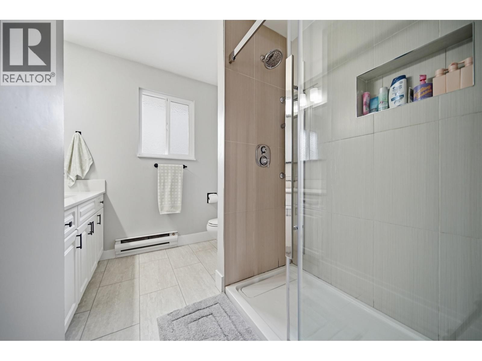 












21139 COOK AVENUE

,
Maple Ridge,




British Columbia
V2X7P7

