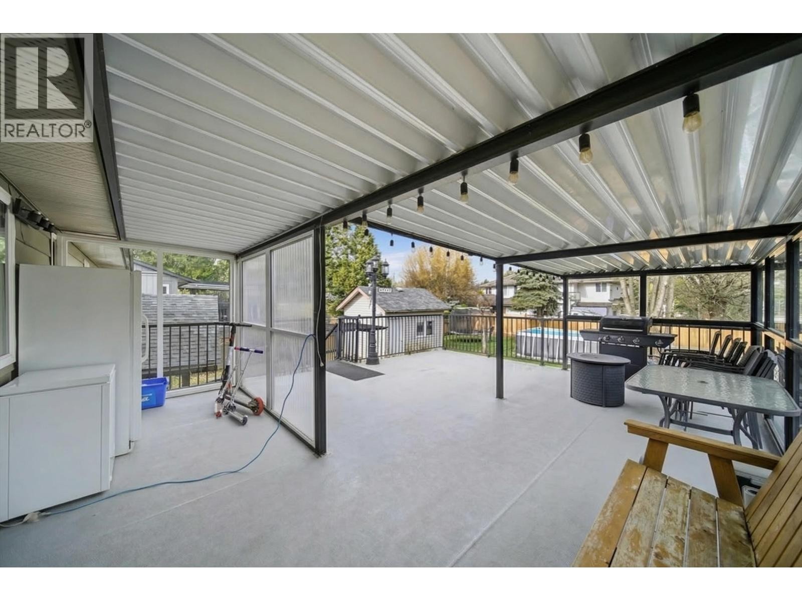 












21139 COOK AVENUE

,
Maple Ridge,




British Columbia
V2X7P7

