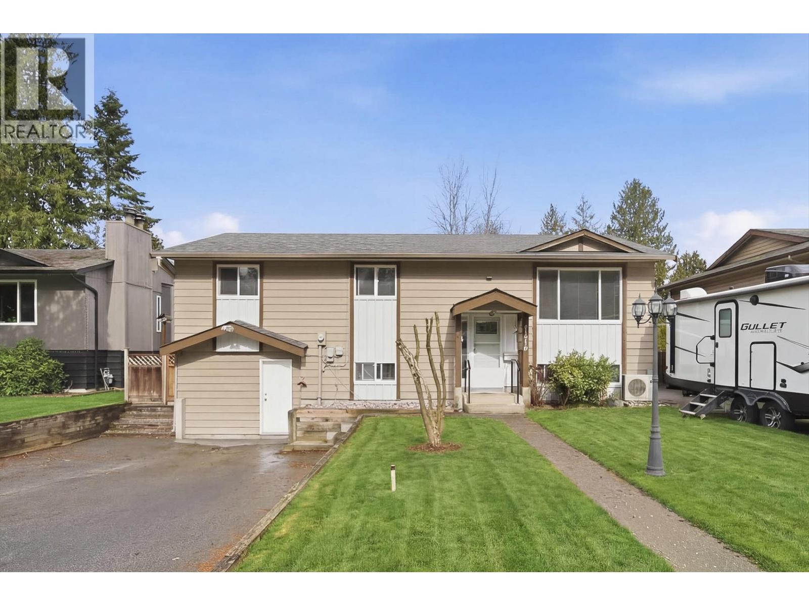 












21139 COOK AVENUE

,
Maple Ridge,




British Columbia
V2X7P7

