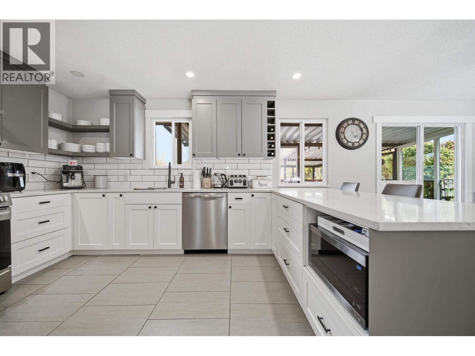












21139 COOK AVENUE

,
Maple Ridge,




British Columbia
V2X7P7

