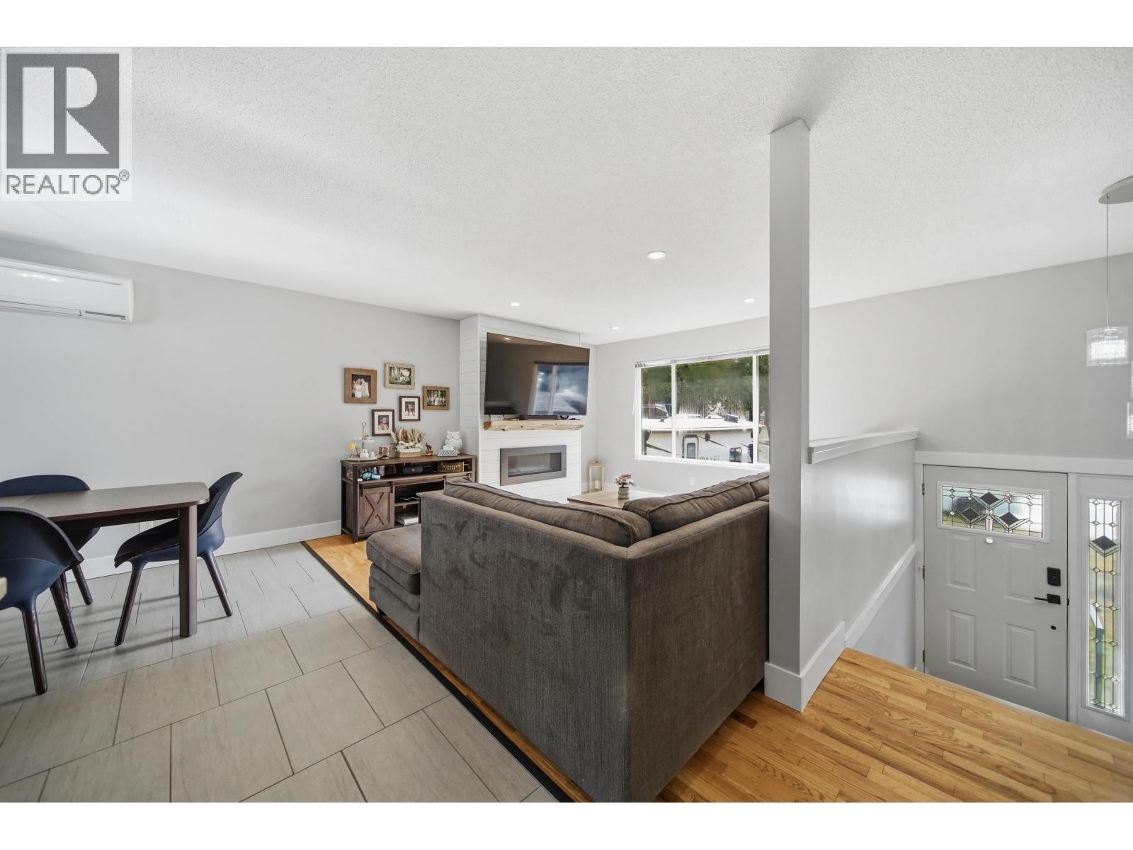 












21139 COOK AVENUE

,
Maple Ridge,




British Columbia
V2X7P7

