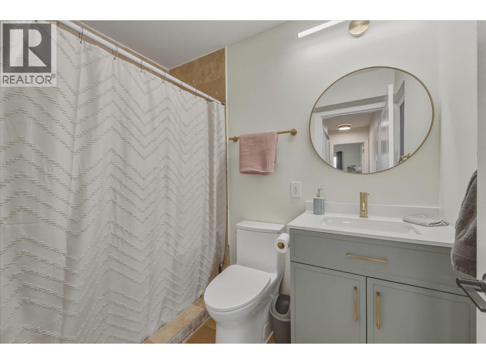 












2640 RHUM & EIGG DRIVE

,
Squamish,




British Columbia
V8B0G1

