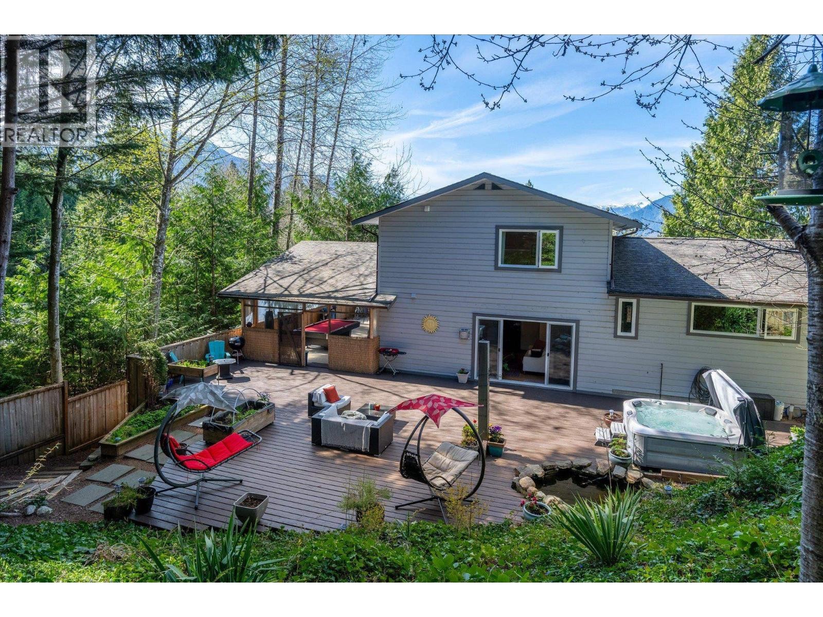 












2640 RHUM & EIGG DRIVE

,
Squamish,




British Columbia
V8B0G1


