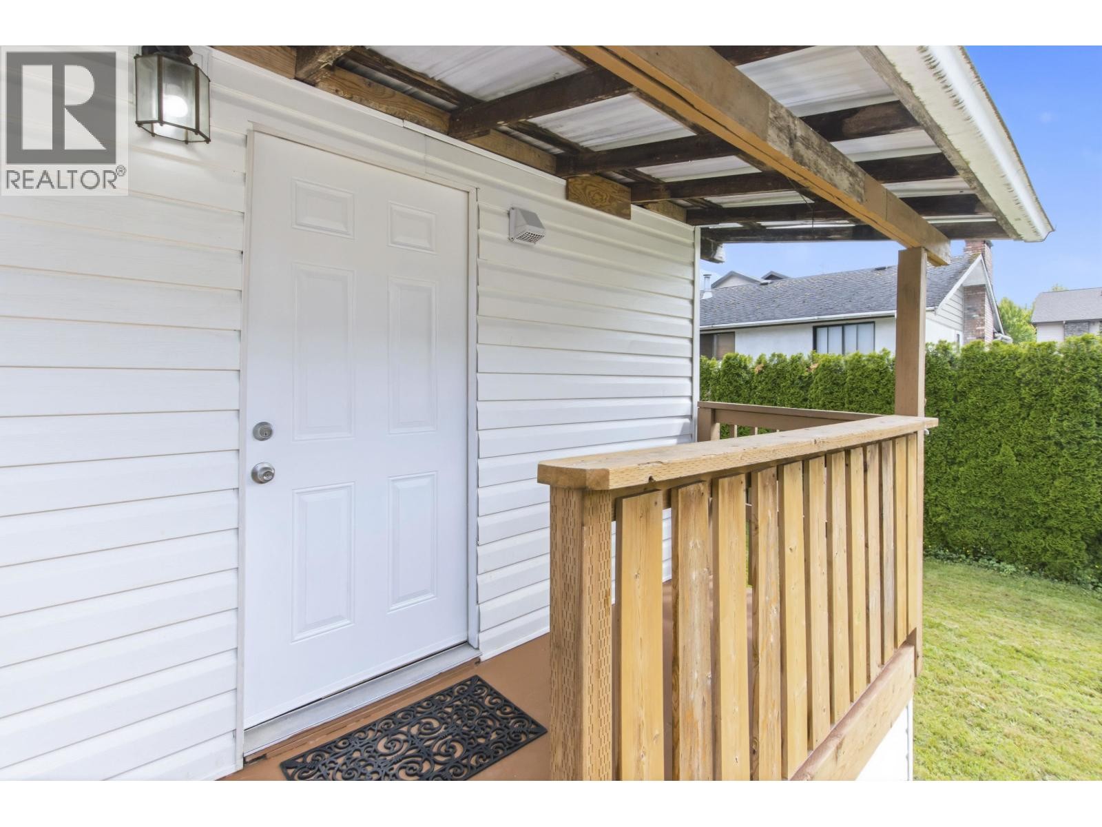 












37937 FOURTH AVENUE

,
Squamish,




British Columbia
V8B0P7

