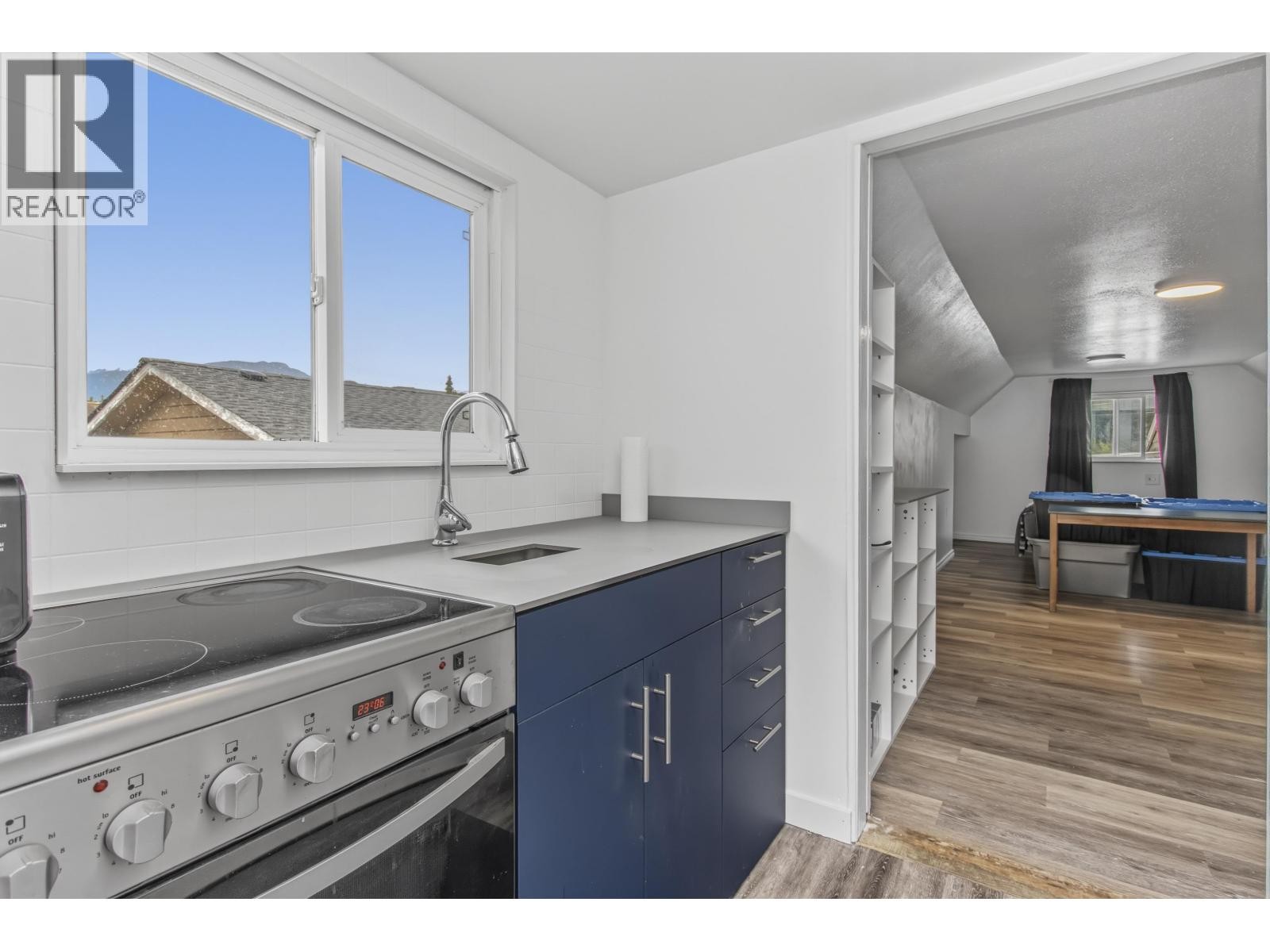 












37937 FOURTH AVENUE

,
Squamish,




British Columbia
V8B0P7

