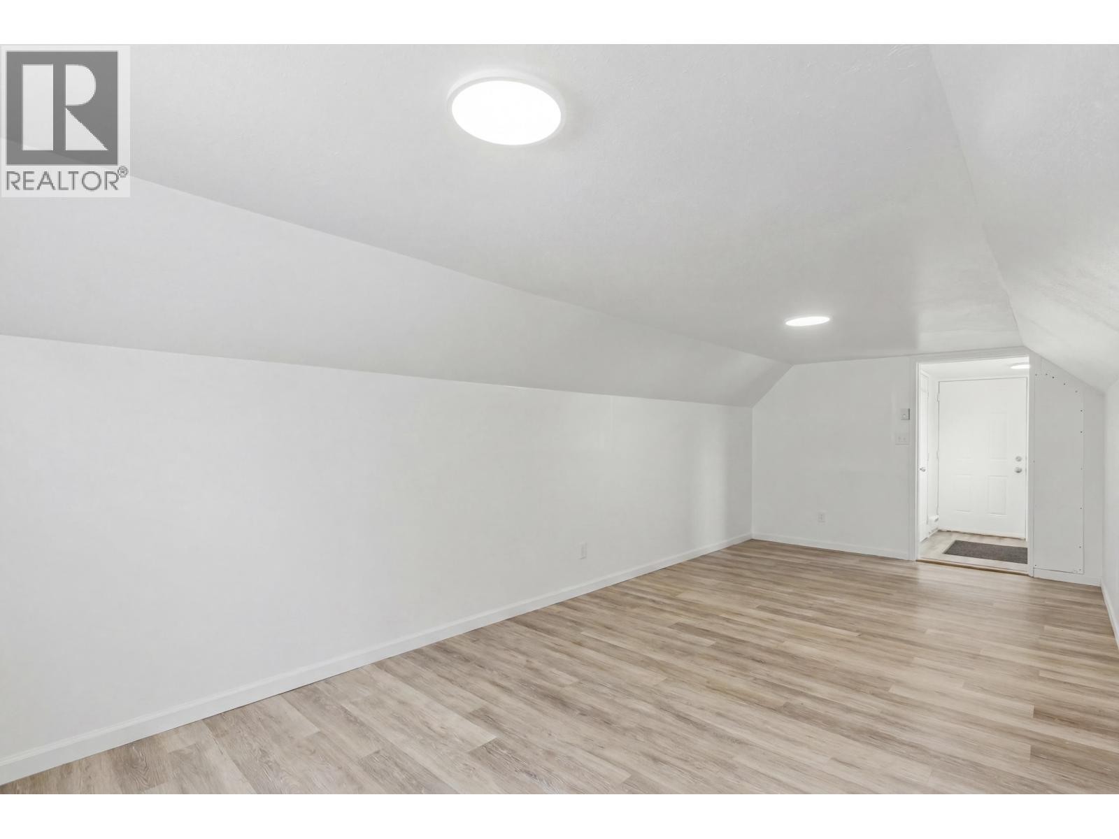 












37937 FOURTH AVENUE

,
Squamish,




British Columbia
V8B0P7

