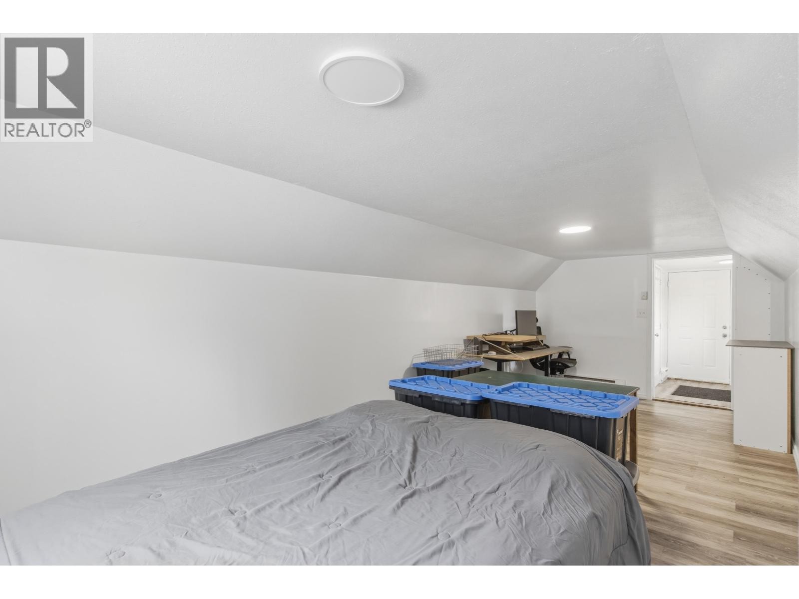 












37937 FOURTH AVENUE

,
Squamish,




British Columbia
V8B0P7


