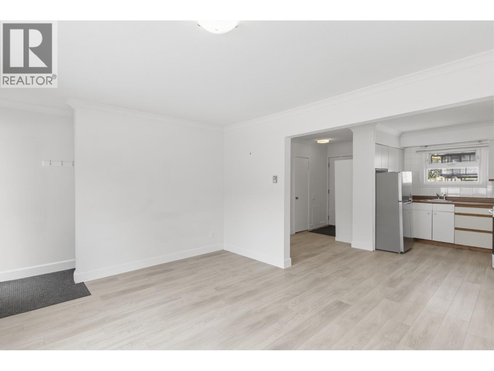 












37937 FOURTH AVENUE

,
Squamish,




British Columbia
V8B0P7


