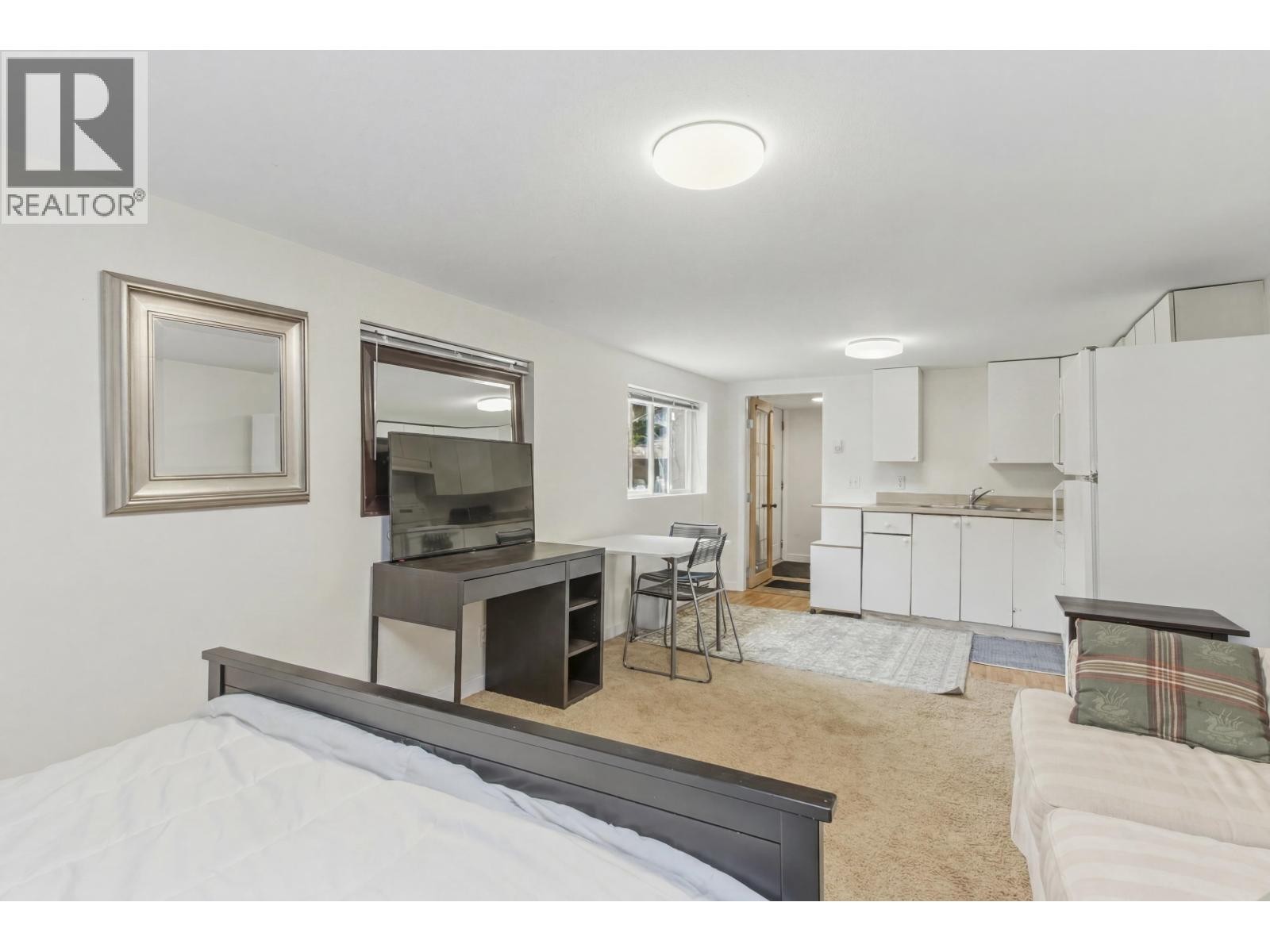 












37937 FOURTH AVENUE

,
Squamish,




British Columbia
V8B0P7

