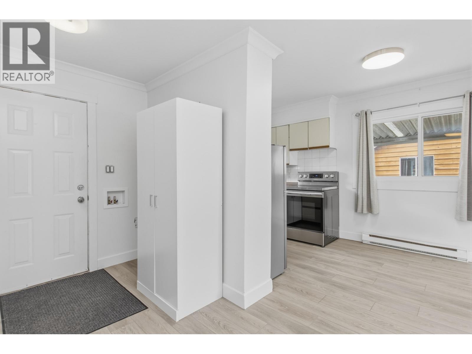 












37937 FOURTH AVENUE

,
Squamish,




British Columbia
V8B0P7

