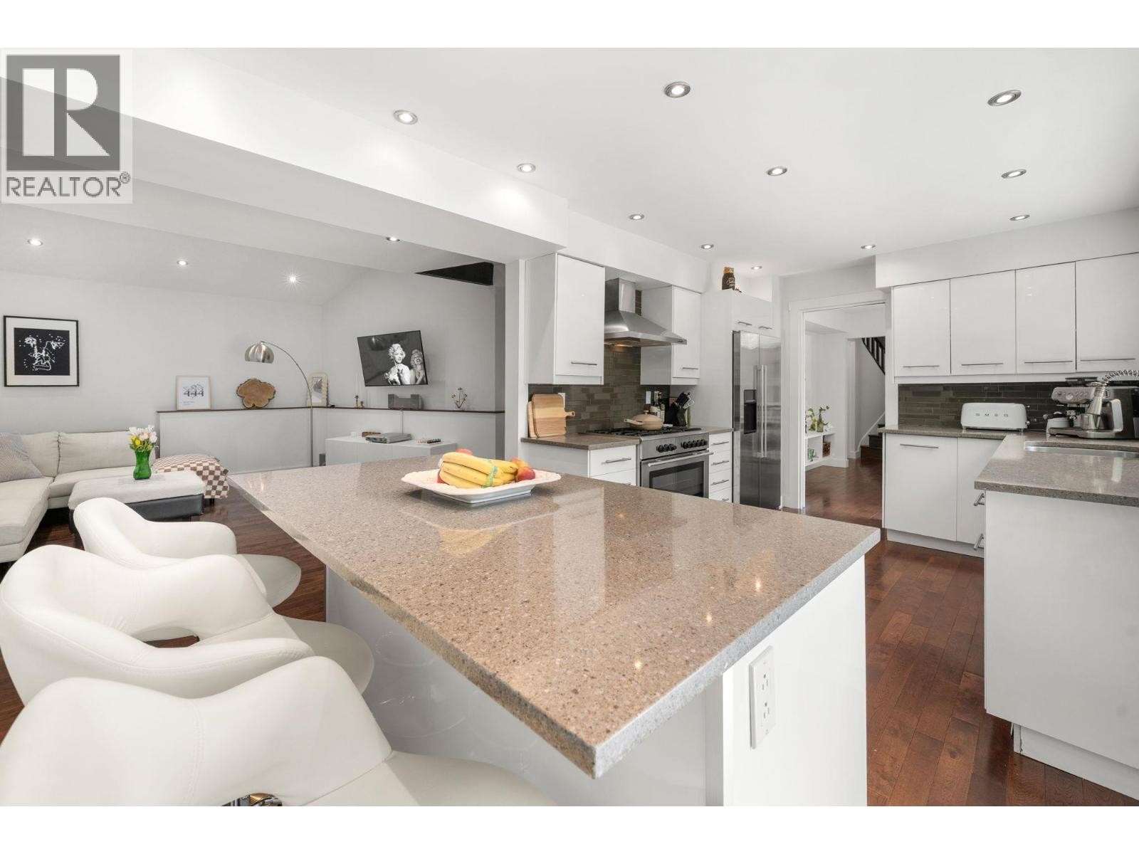 












2086 RIVERGROVE PLACE

,
North Vancouver,




British Columbia
V7H2L4

