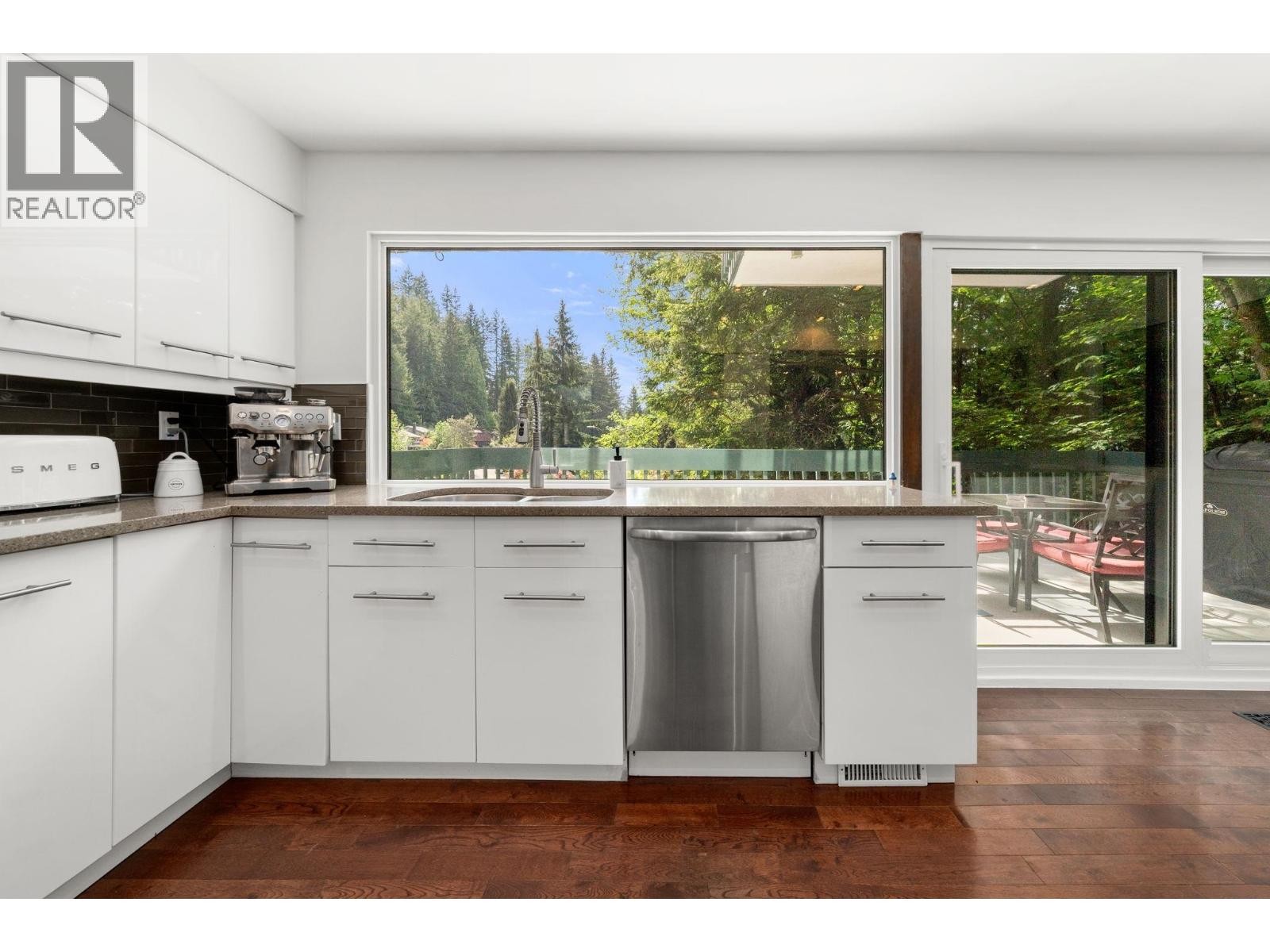 












2086 RIVERGROVE PLACE

,
North Vancouver,




British Columbia
V7H2L4


