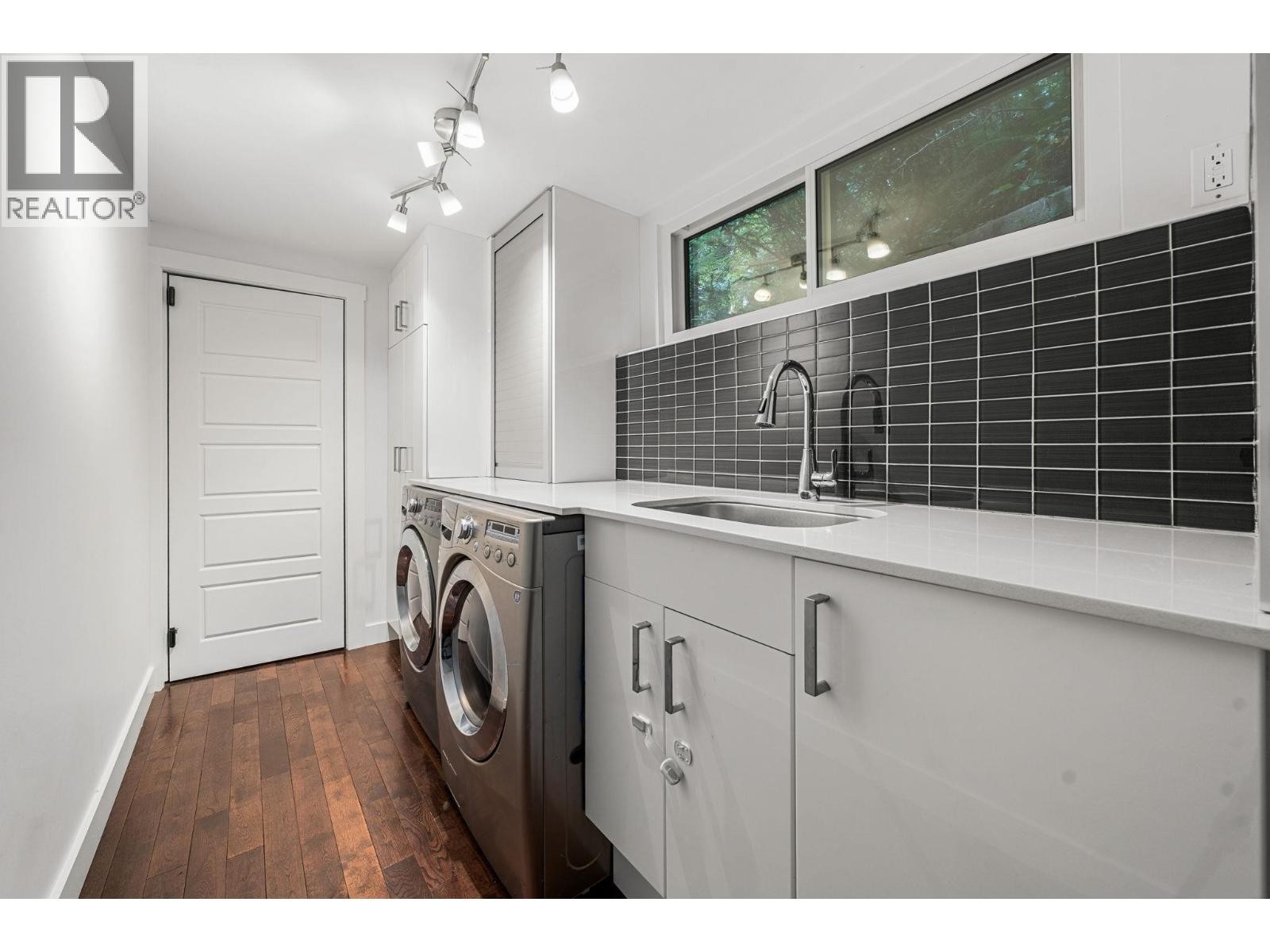 












2086 RIVERGROVE PLACE

,
North Vancouver,




British Columbia
V7H2L4


