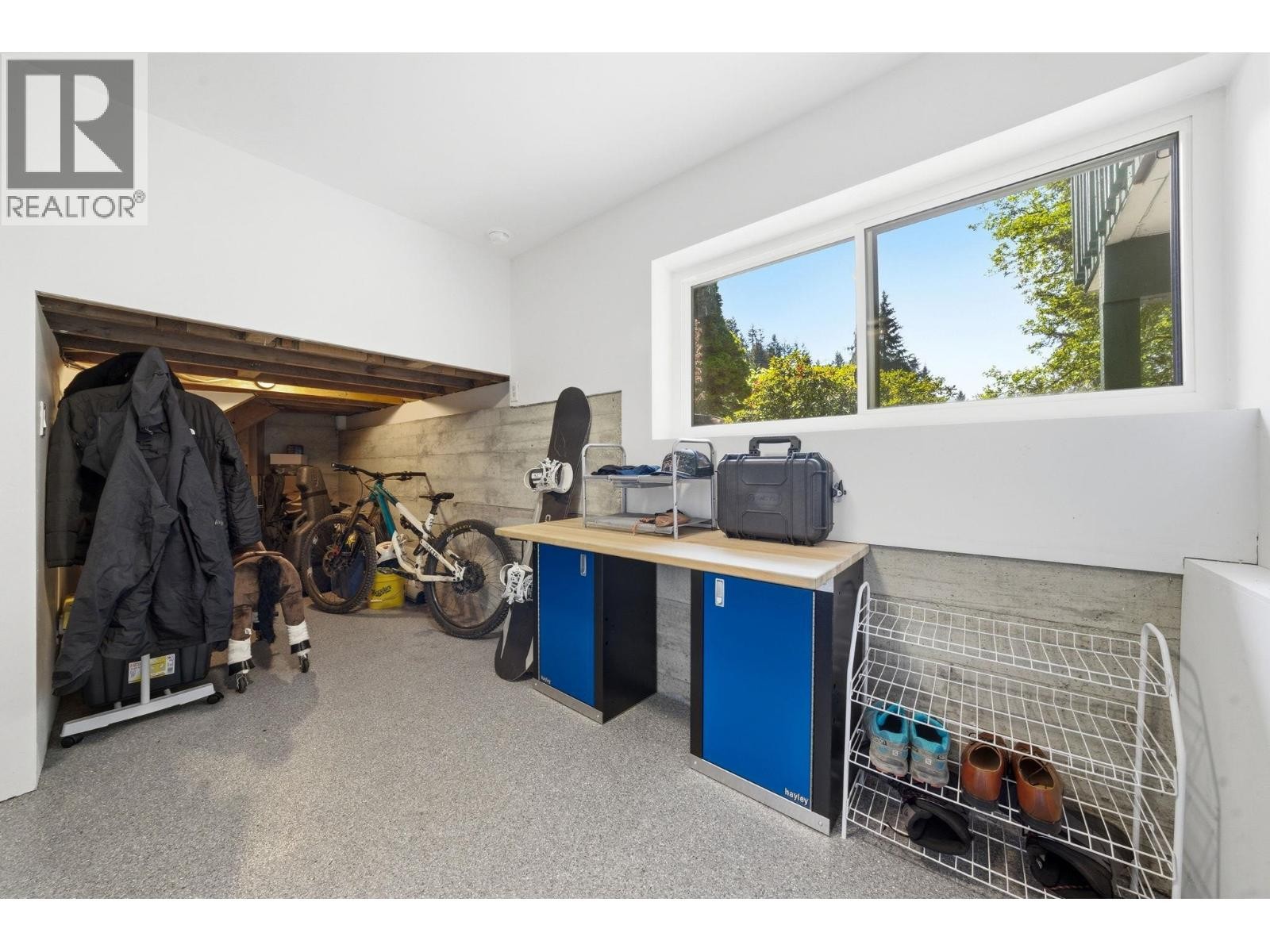 












2086 RIVERGROVE PLACE

,
North Vancouver,




British Columbia
V7H2L4

