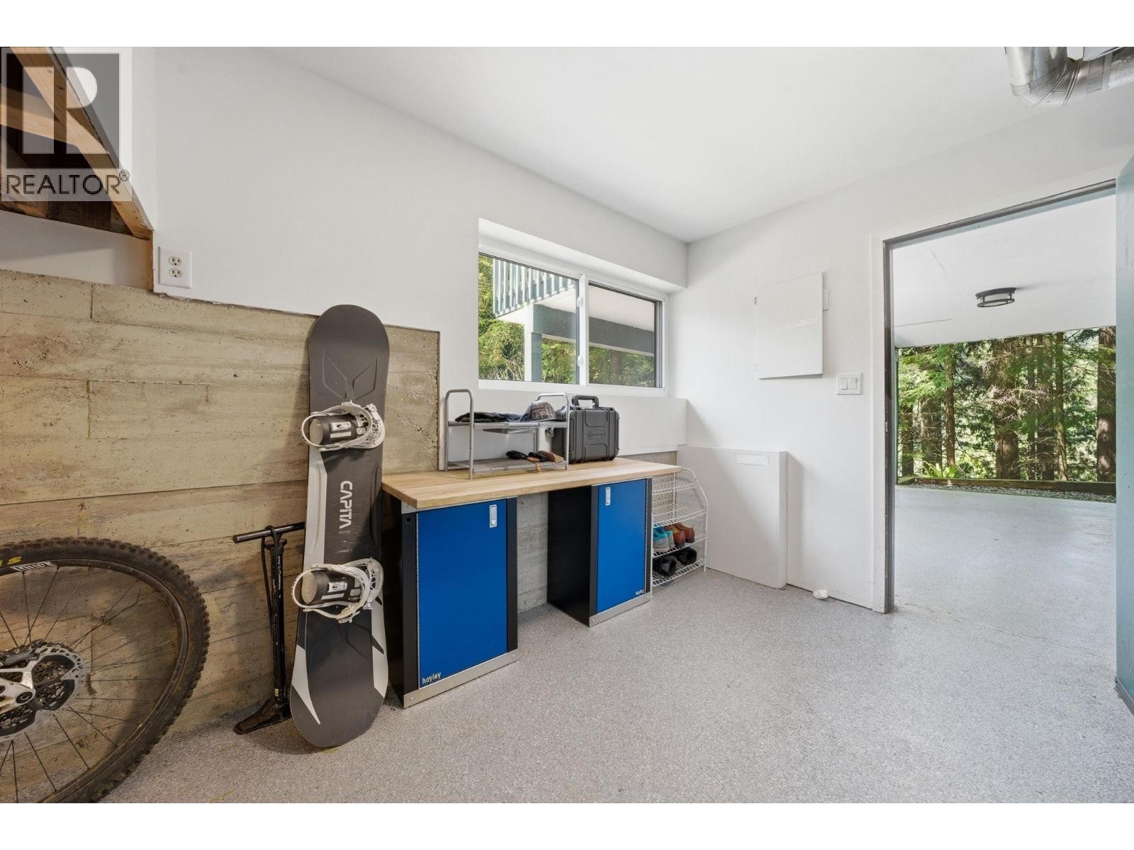 












2086 RIVERGROVE PLACE

,
North Vancouver,




British Columbia
V7H2L4

