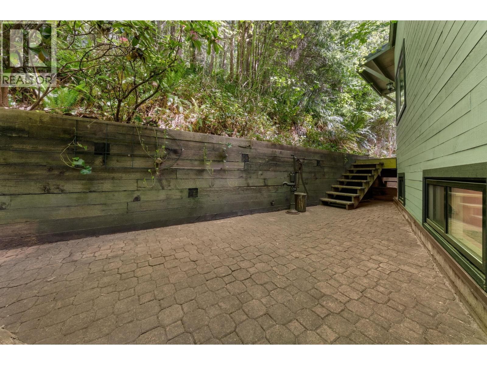 












2086 RIVERGROVE PLACE

,
North Vancouver,




British Columbia
V7H2L4

