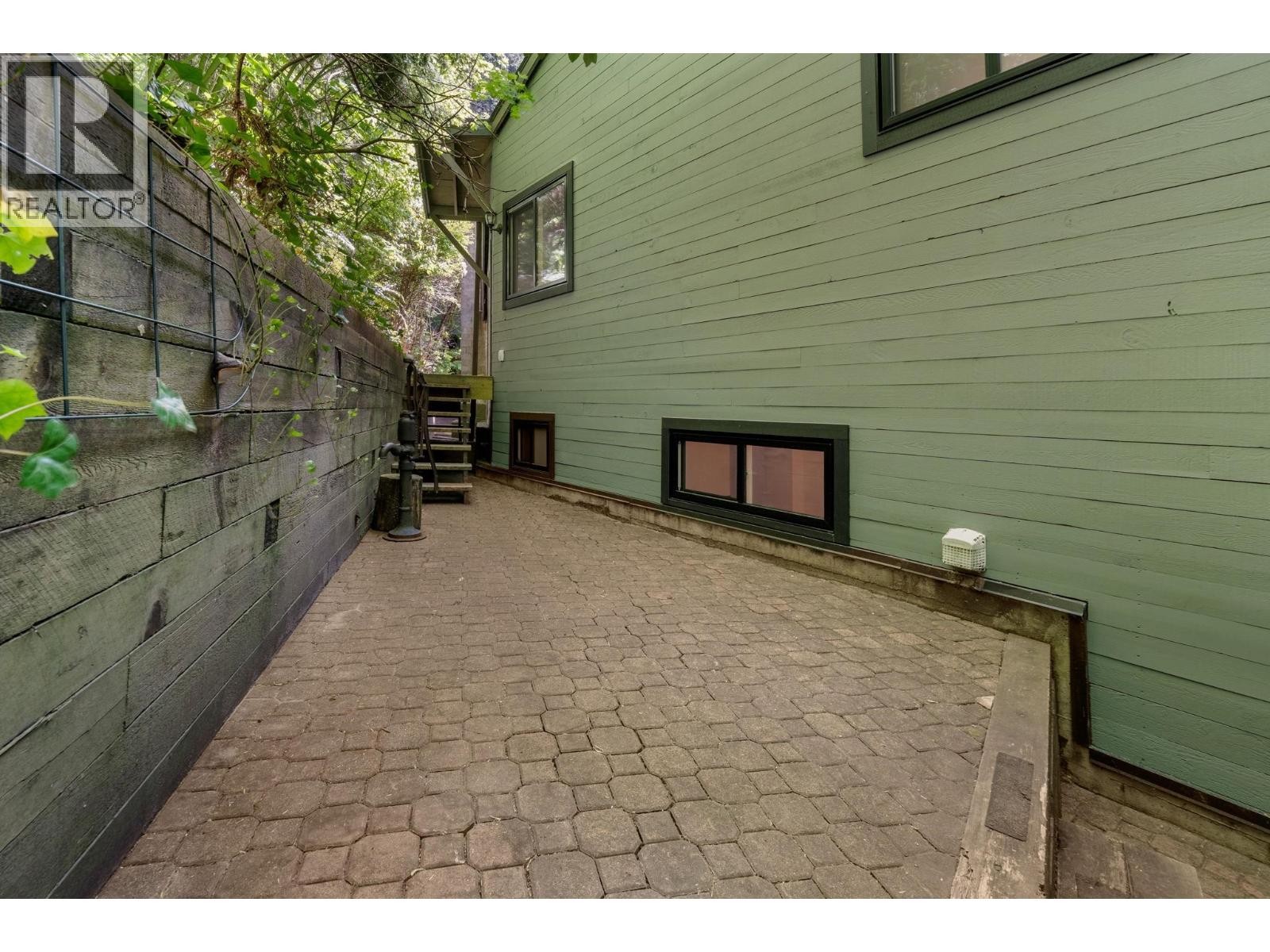 












2086 RIVERGROVE PLACE

,
North Vancouver,




British Columbia
V7H2L4

