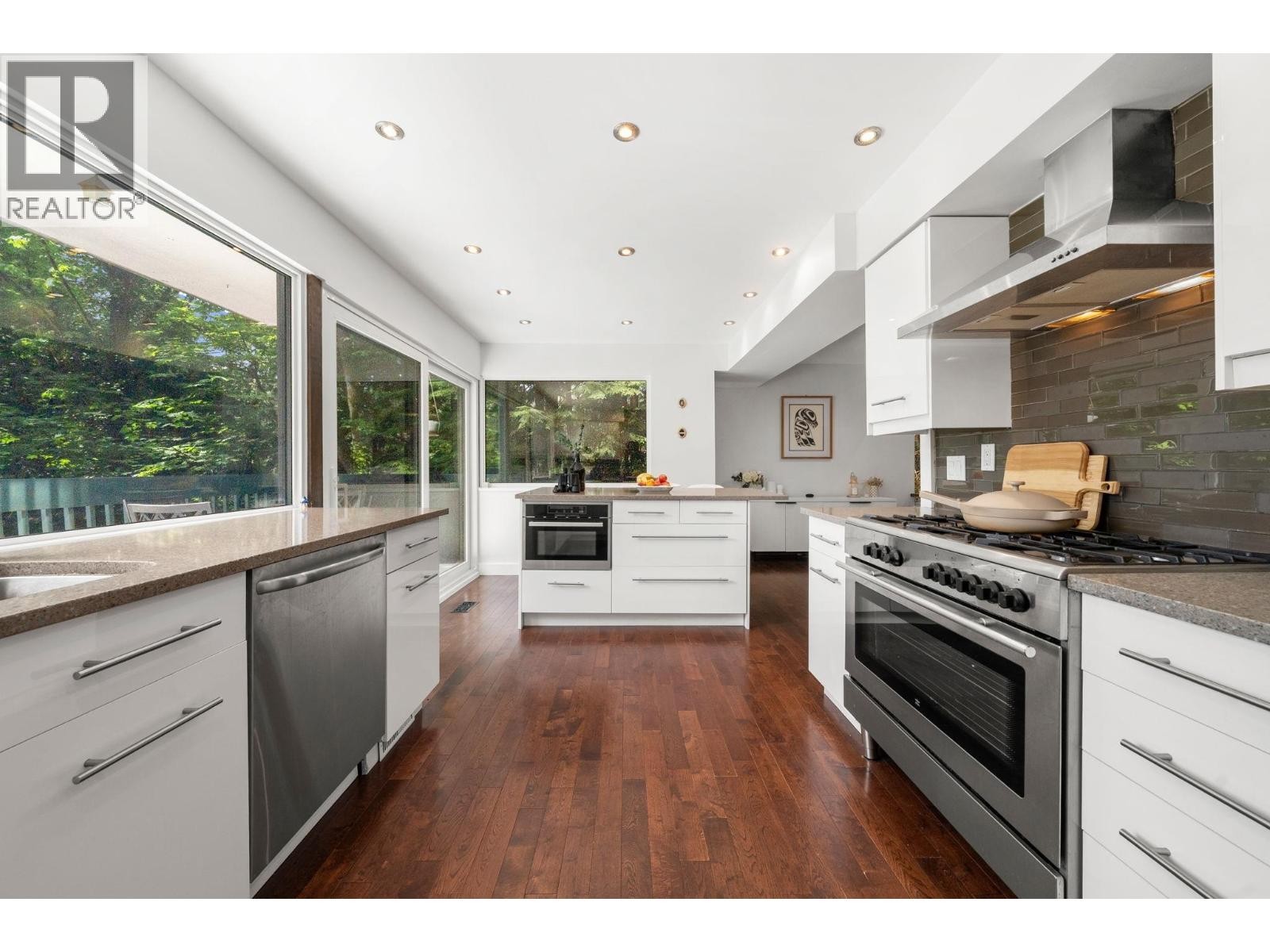 












2086 RIVERGROVE PLACE

,
North Vancouver,




British Columbia
V7H2L4

